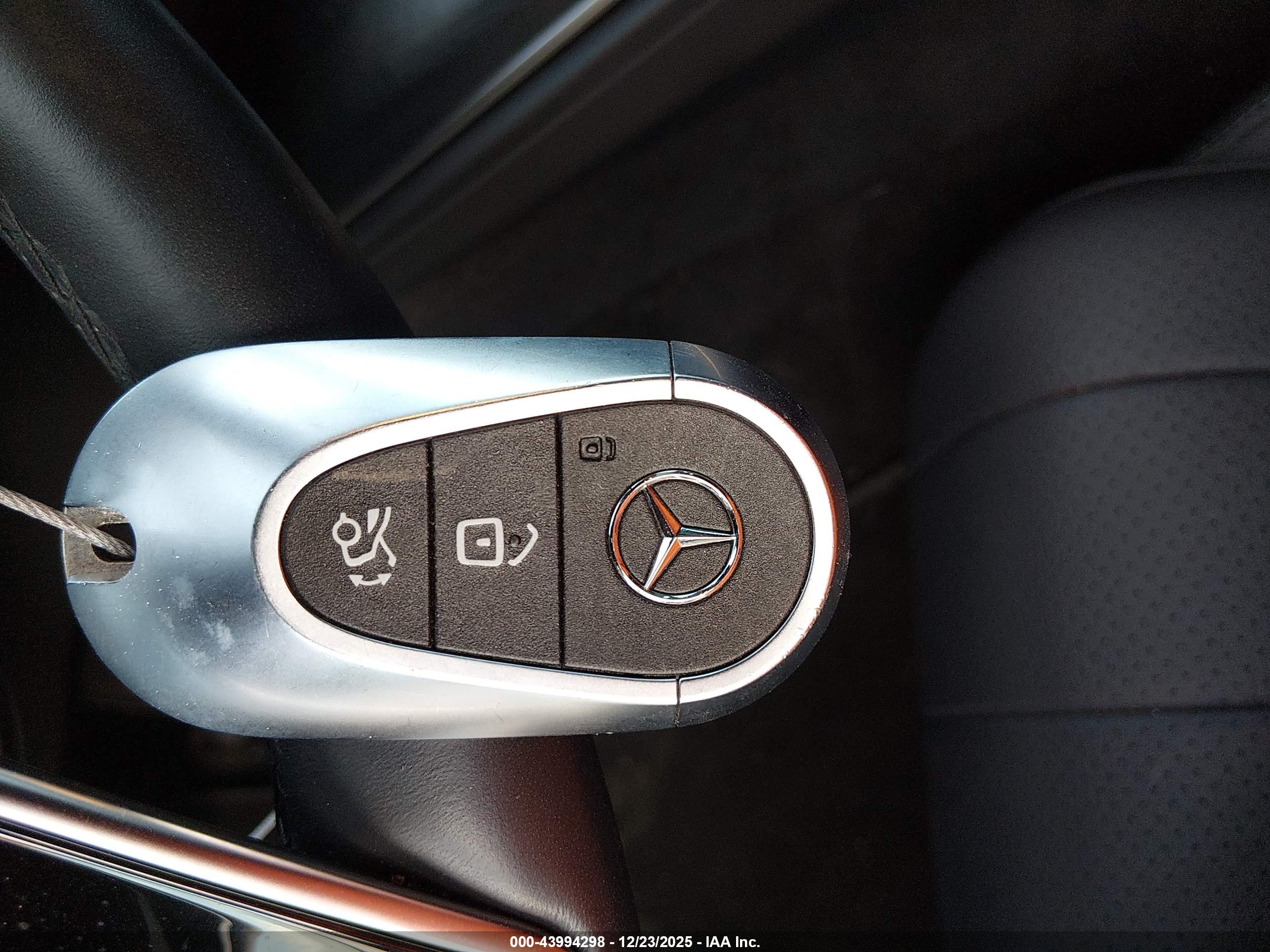 MERCEDES-BENZ E image 11