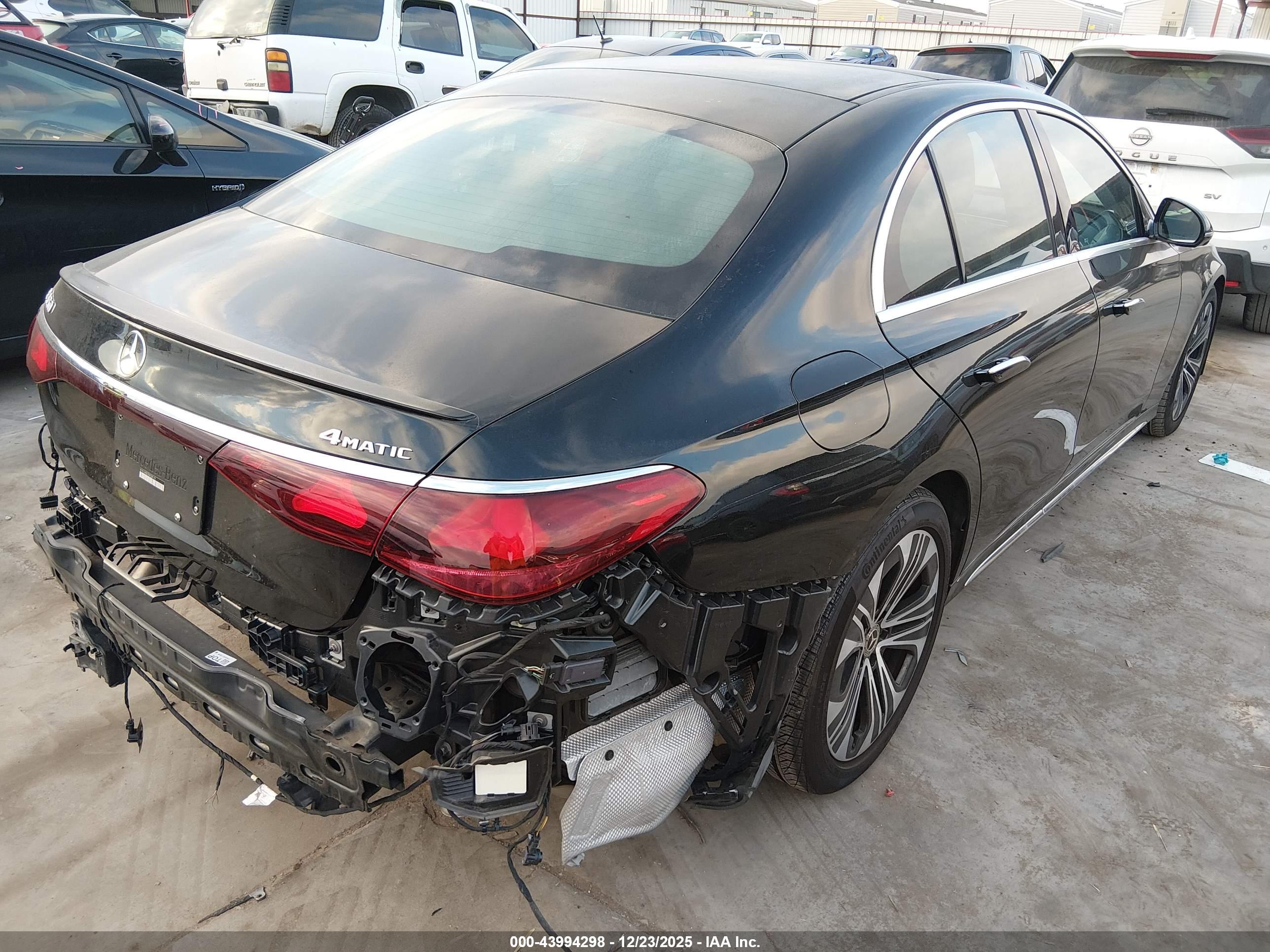 MERCEDES-BENZ E image 4
