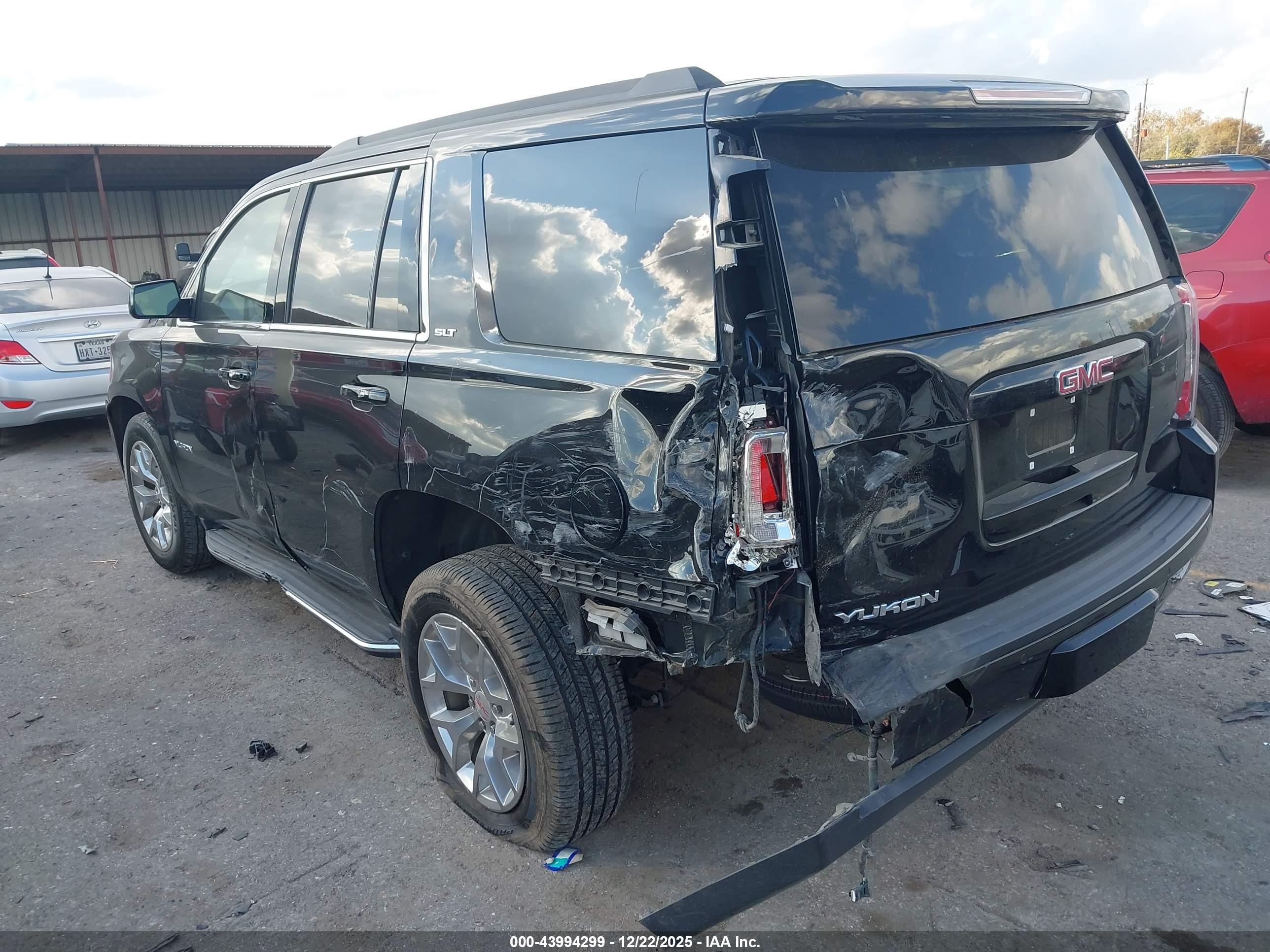 GMC YUKON image 3