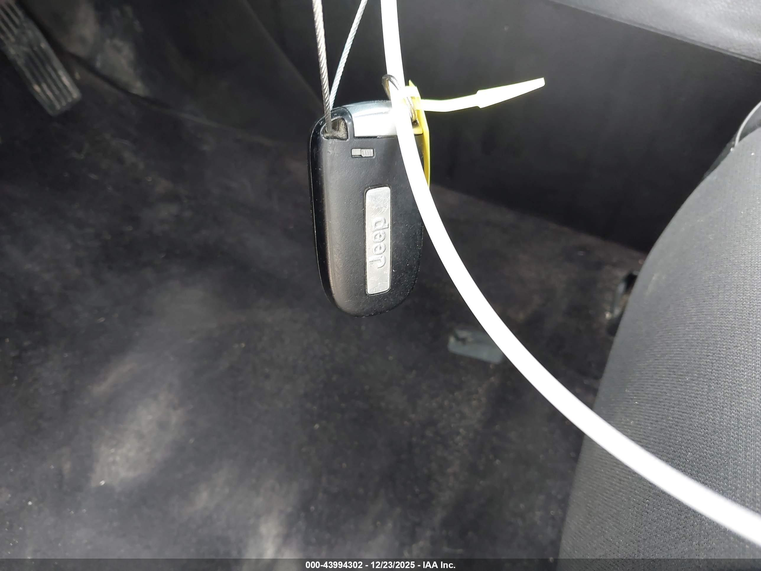 JEEP CHEROKEE image 11