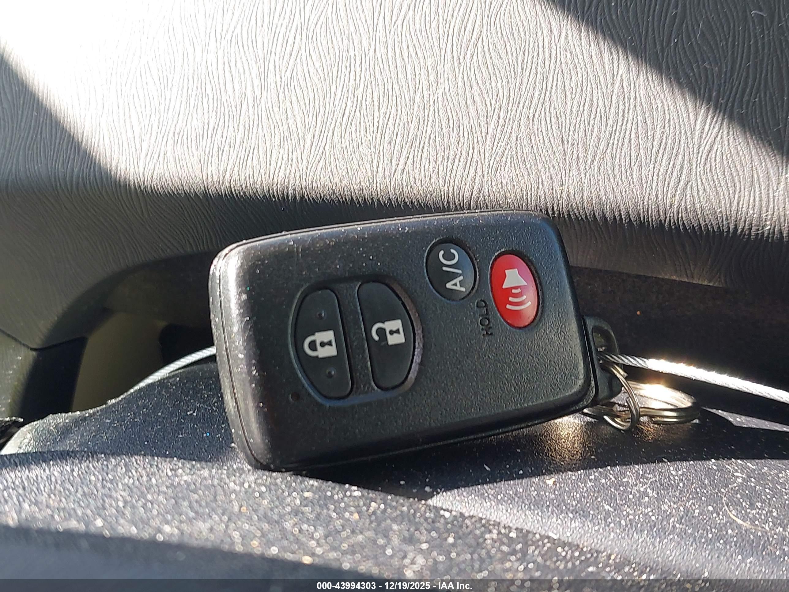 TOYOTA PRIUS image 11