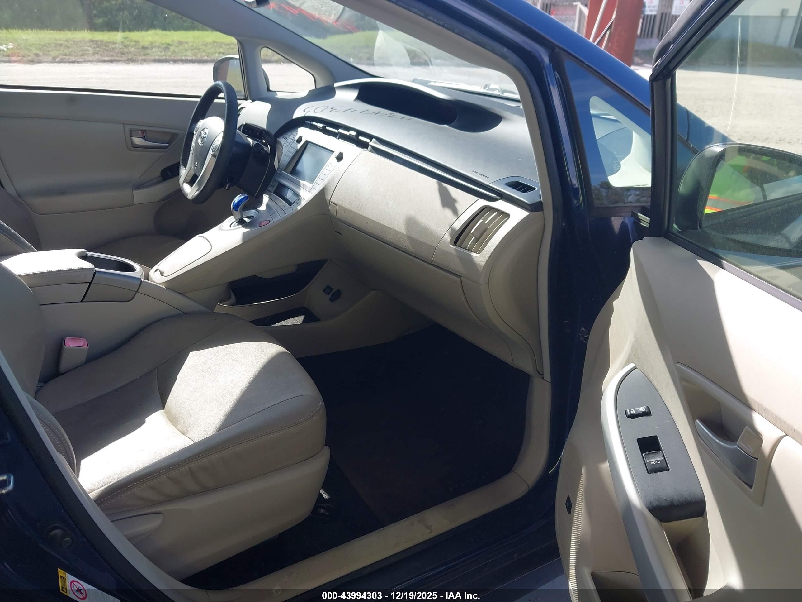 TOYOTA PRIUS image 5