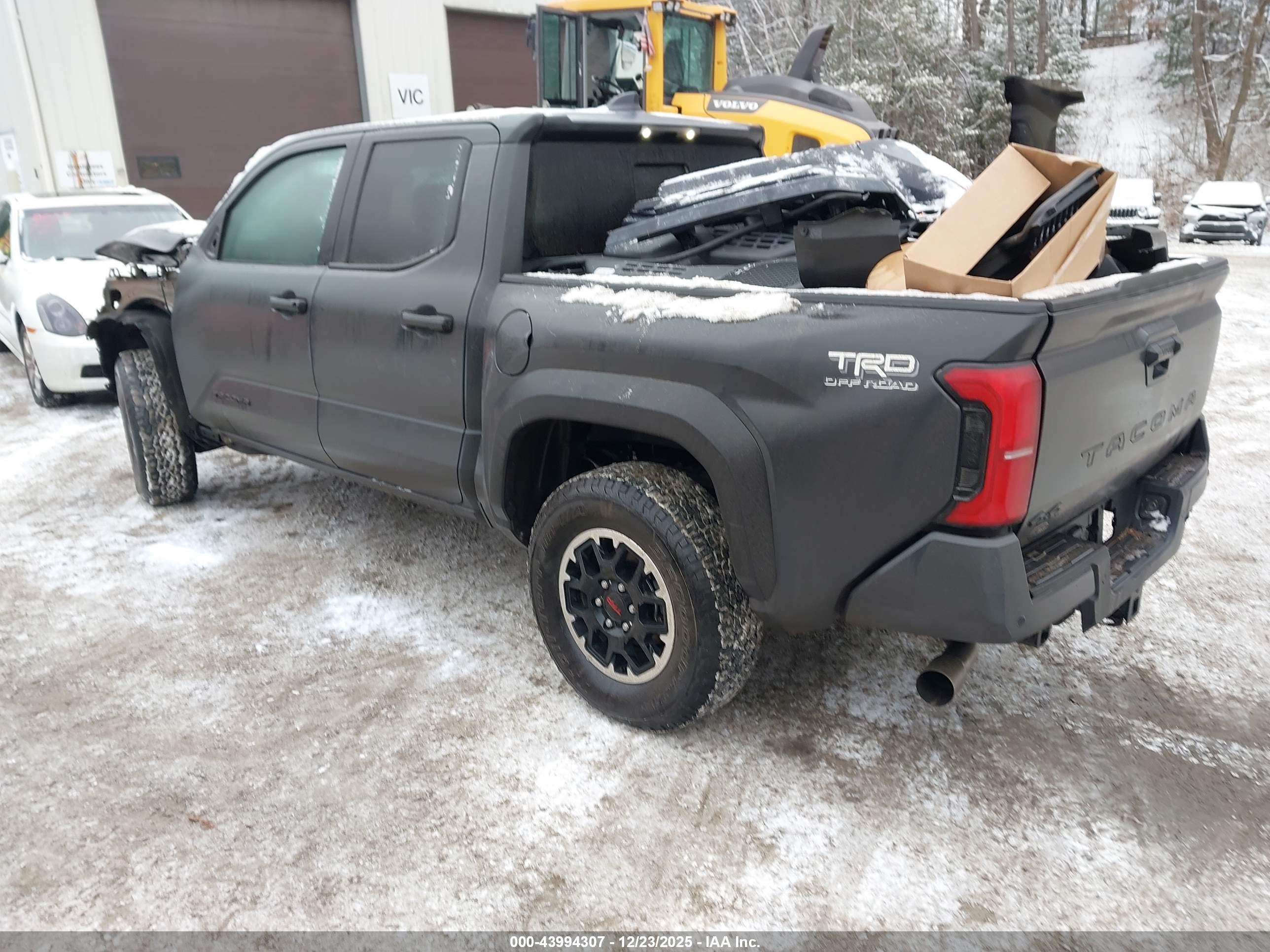TOYOTA TACOMA image 3