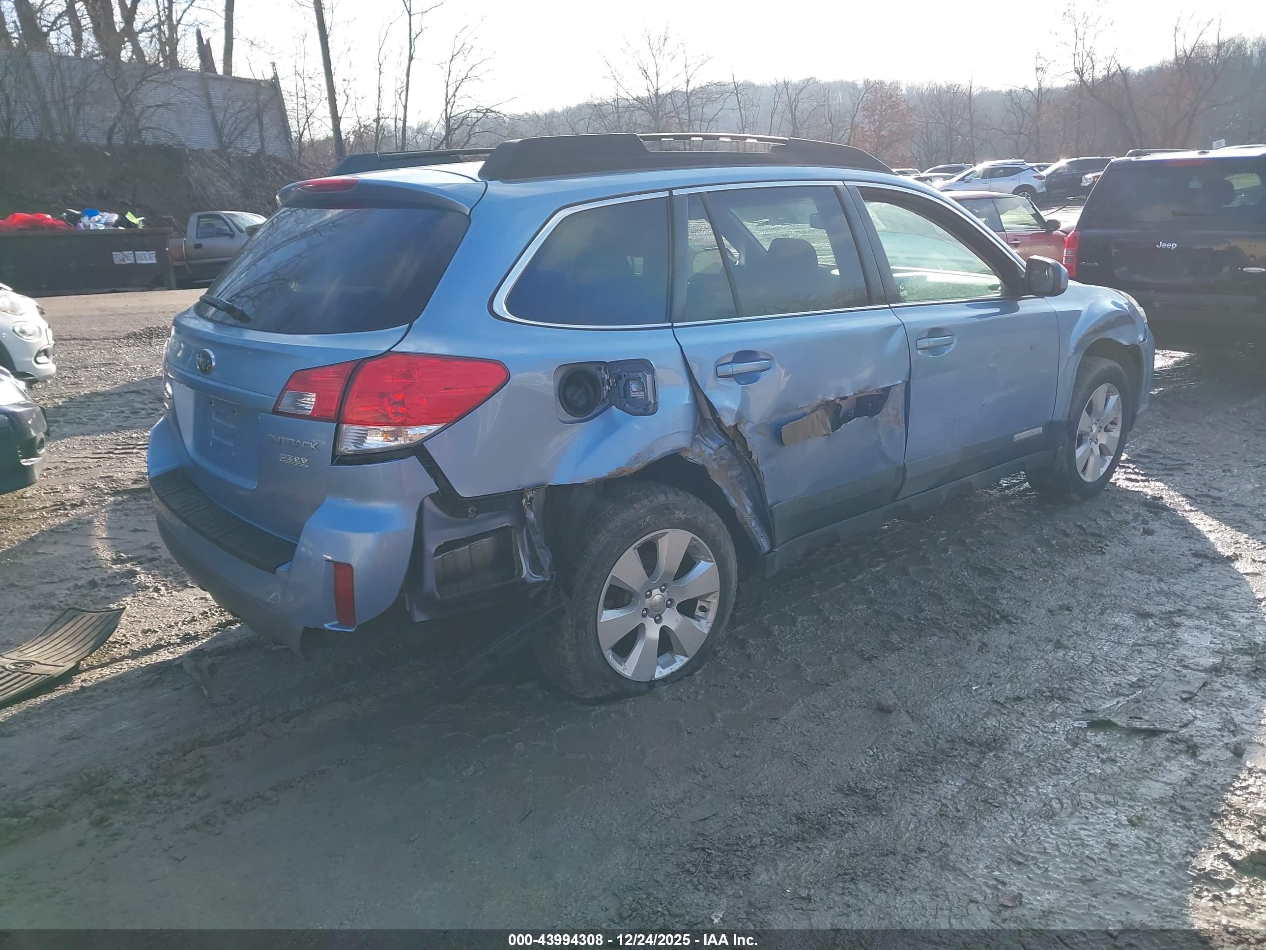 SUBARU OUTBACK image 4