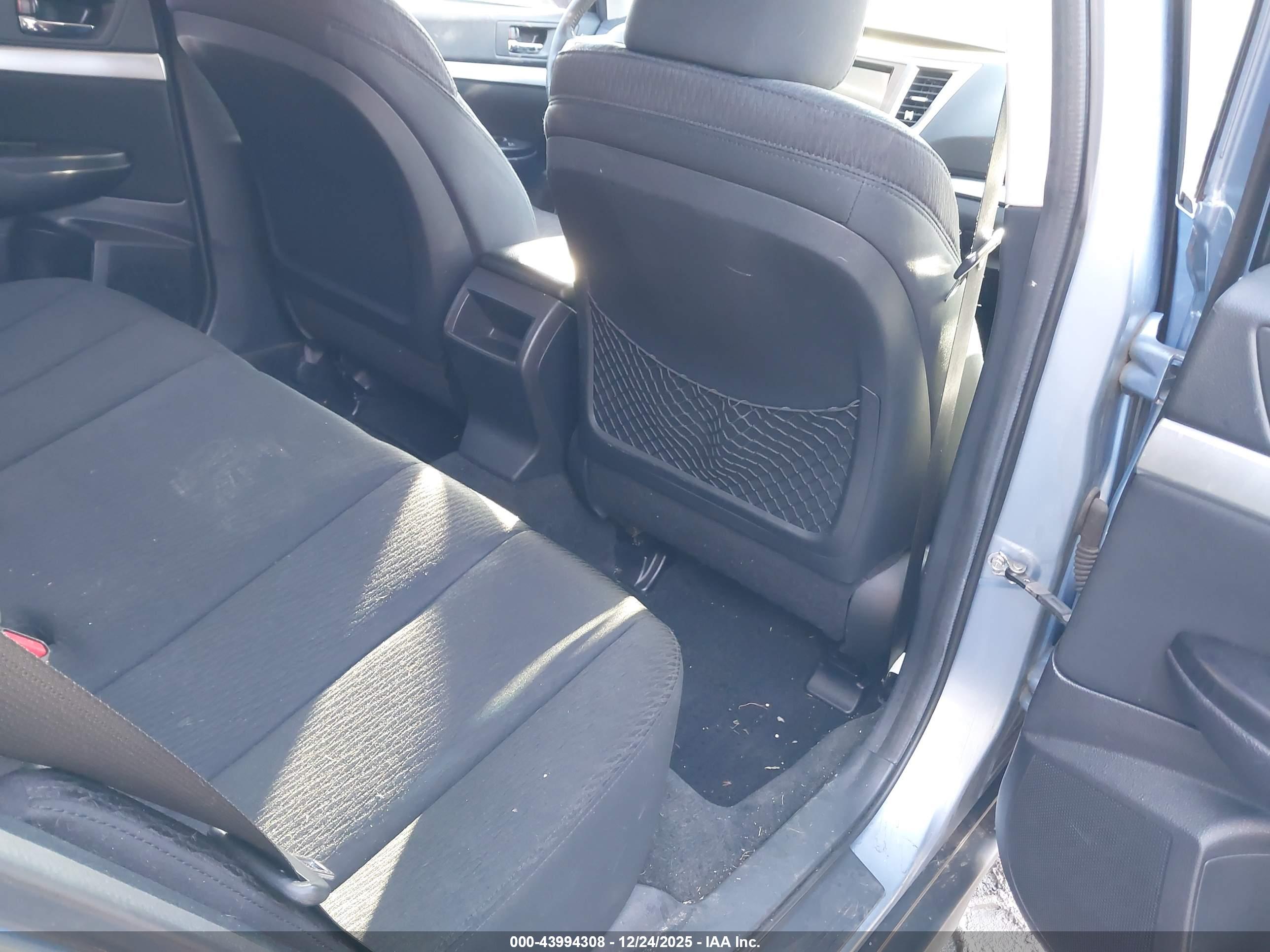 SUBARU OUTBACK image 8