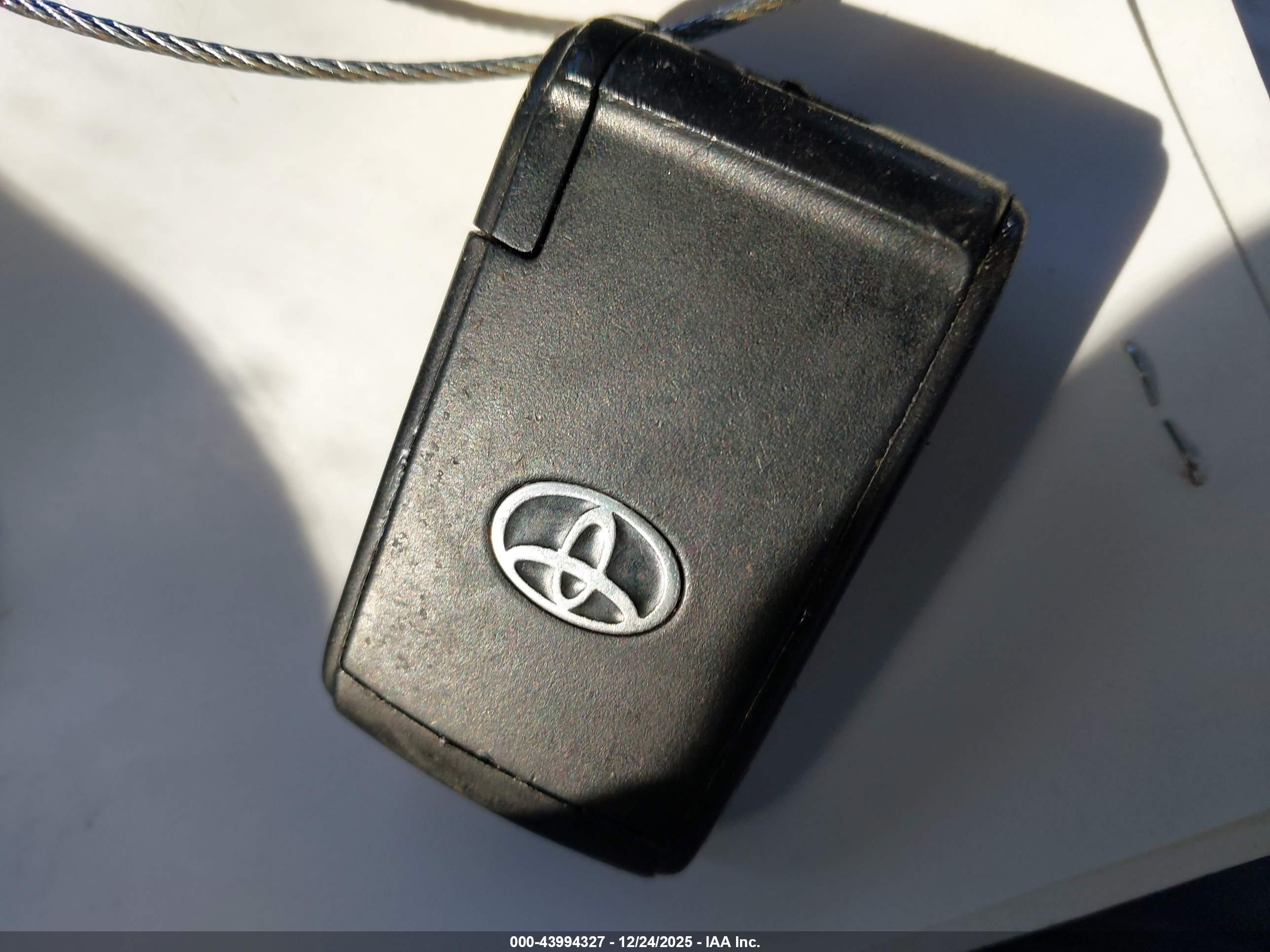 TOYOTA PRIUS image 11