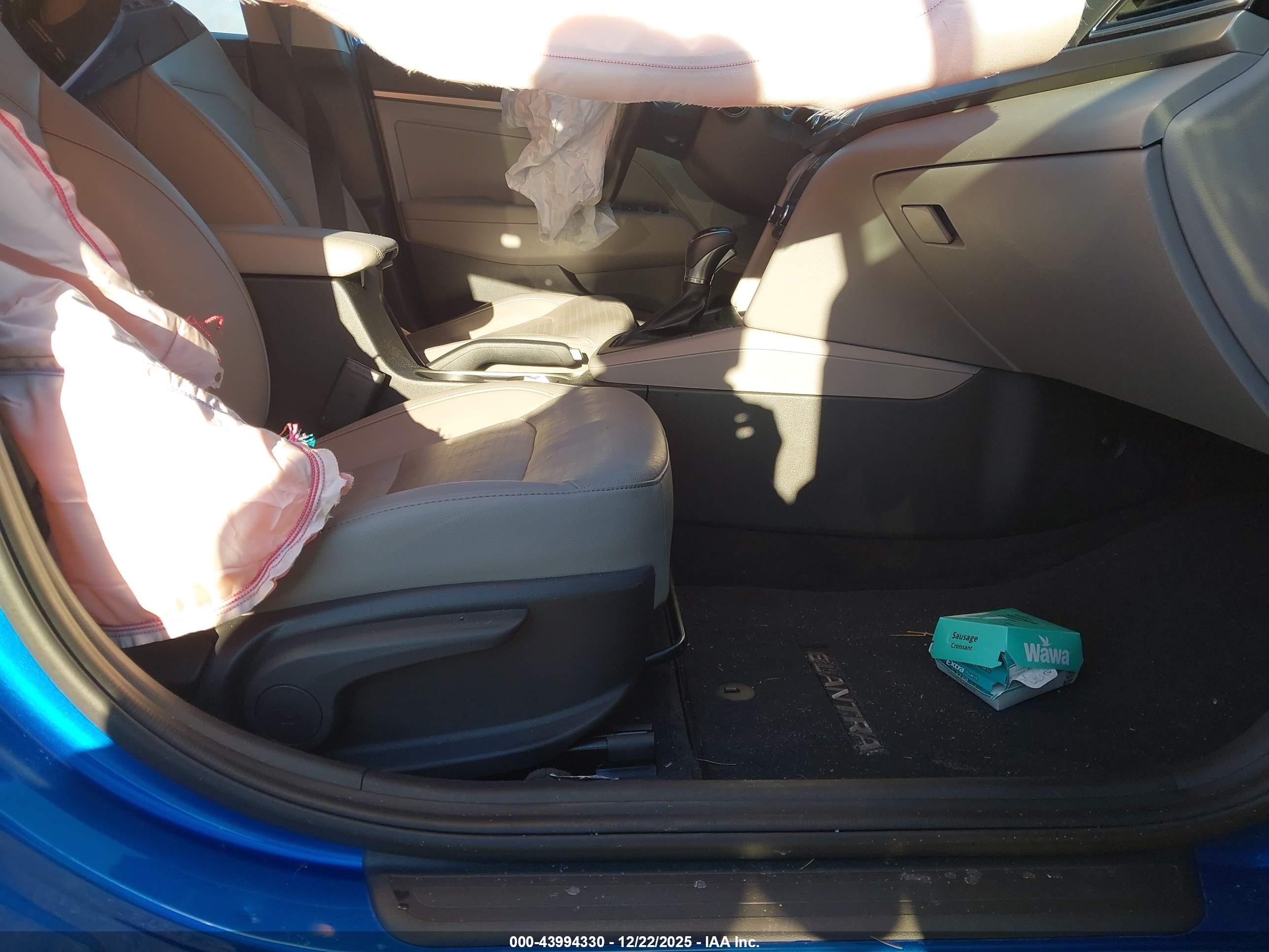 HYUNDAI ELANTRA image 5
