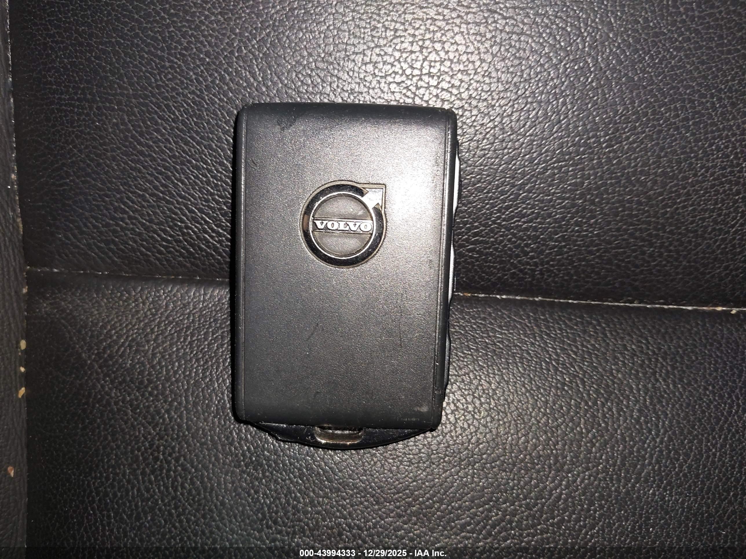 VOLVO S60 image 11