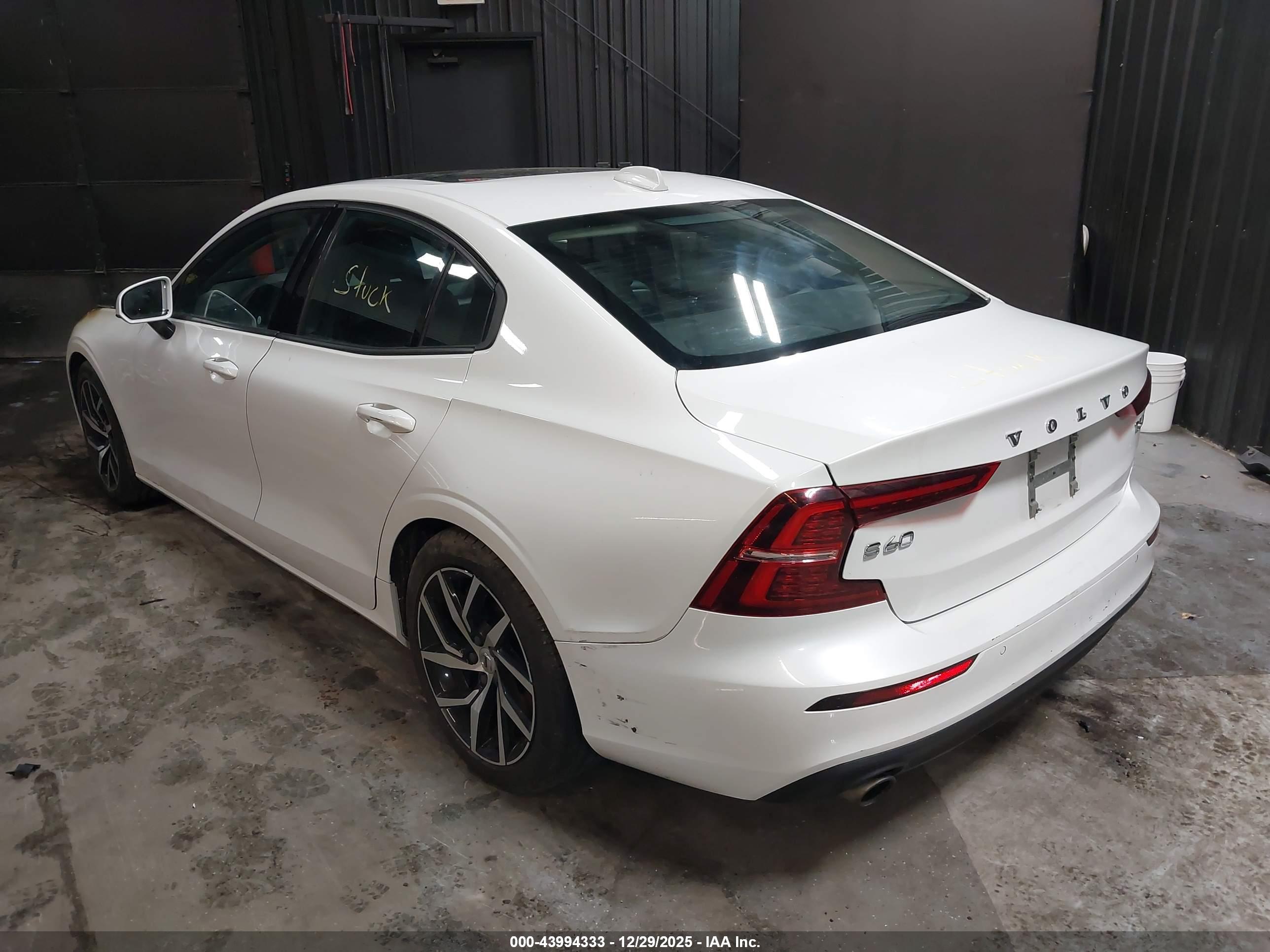 VOLVO S60 image 3
