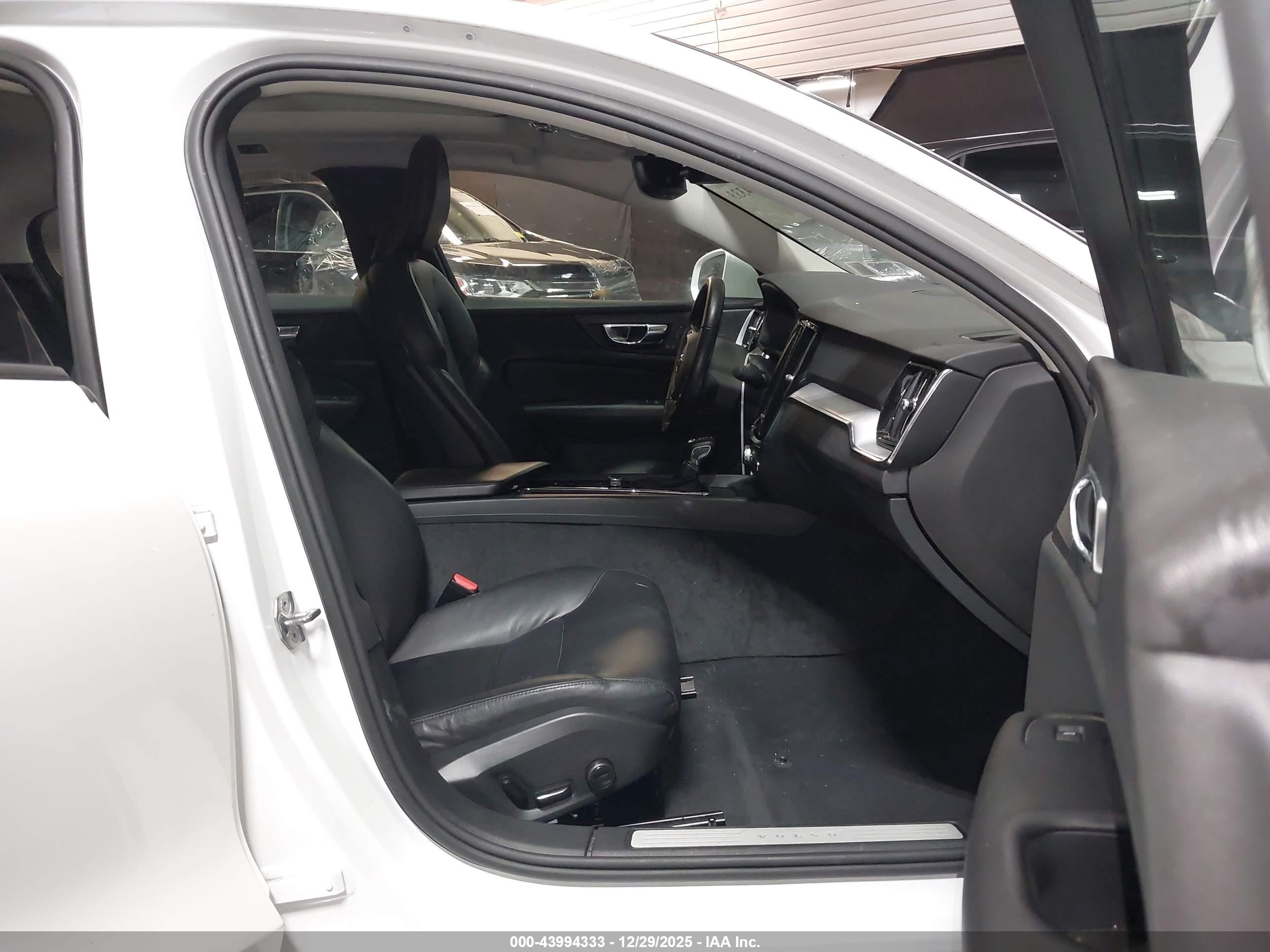 VOLVO S60 image 5