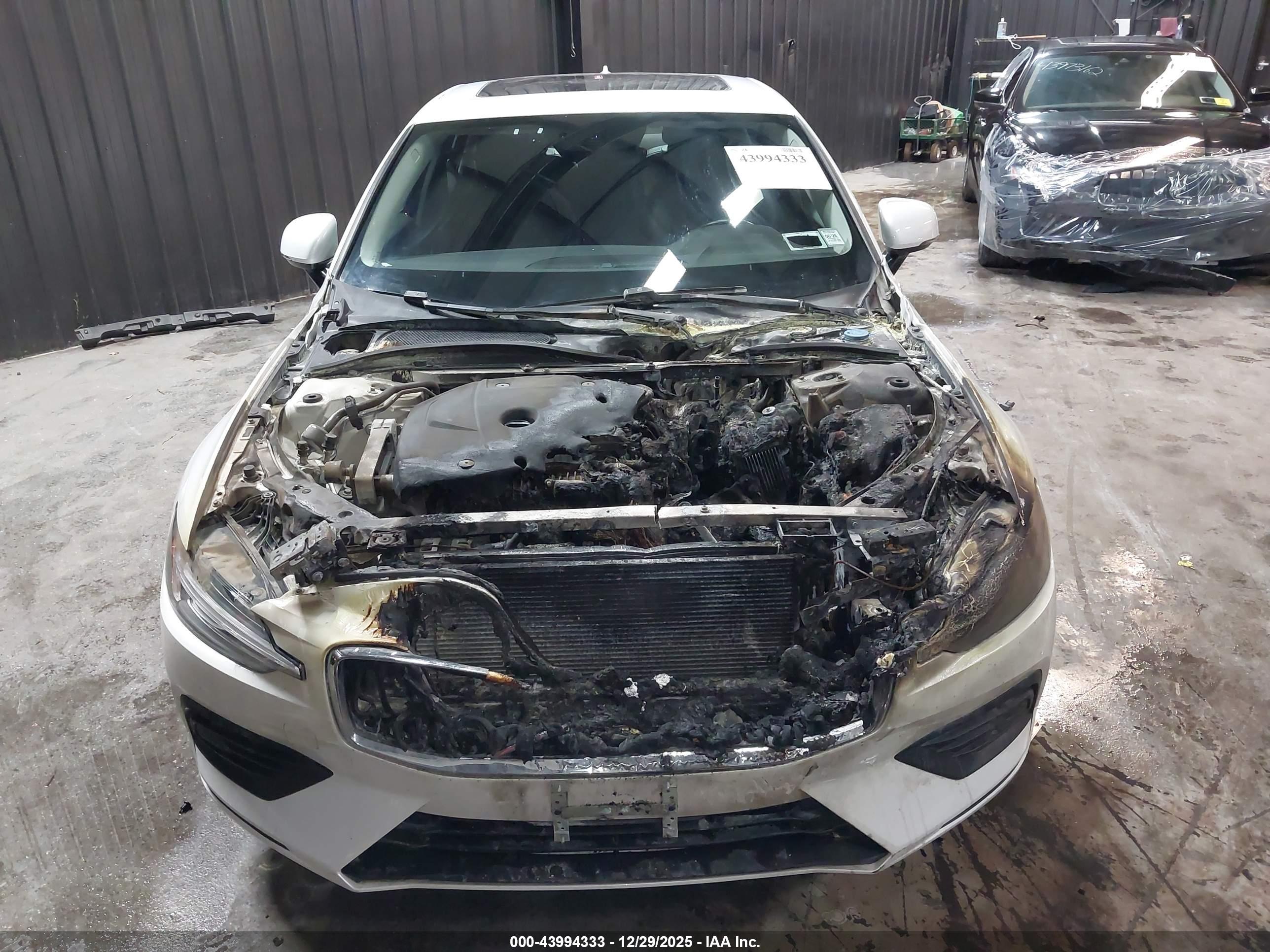 VOLVO S60 image 6