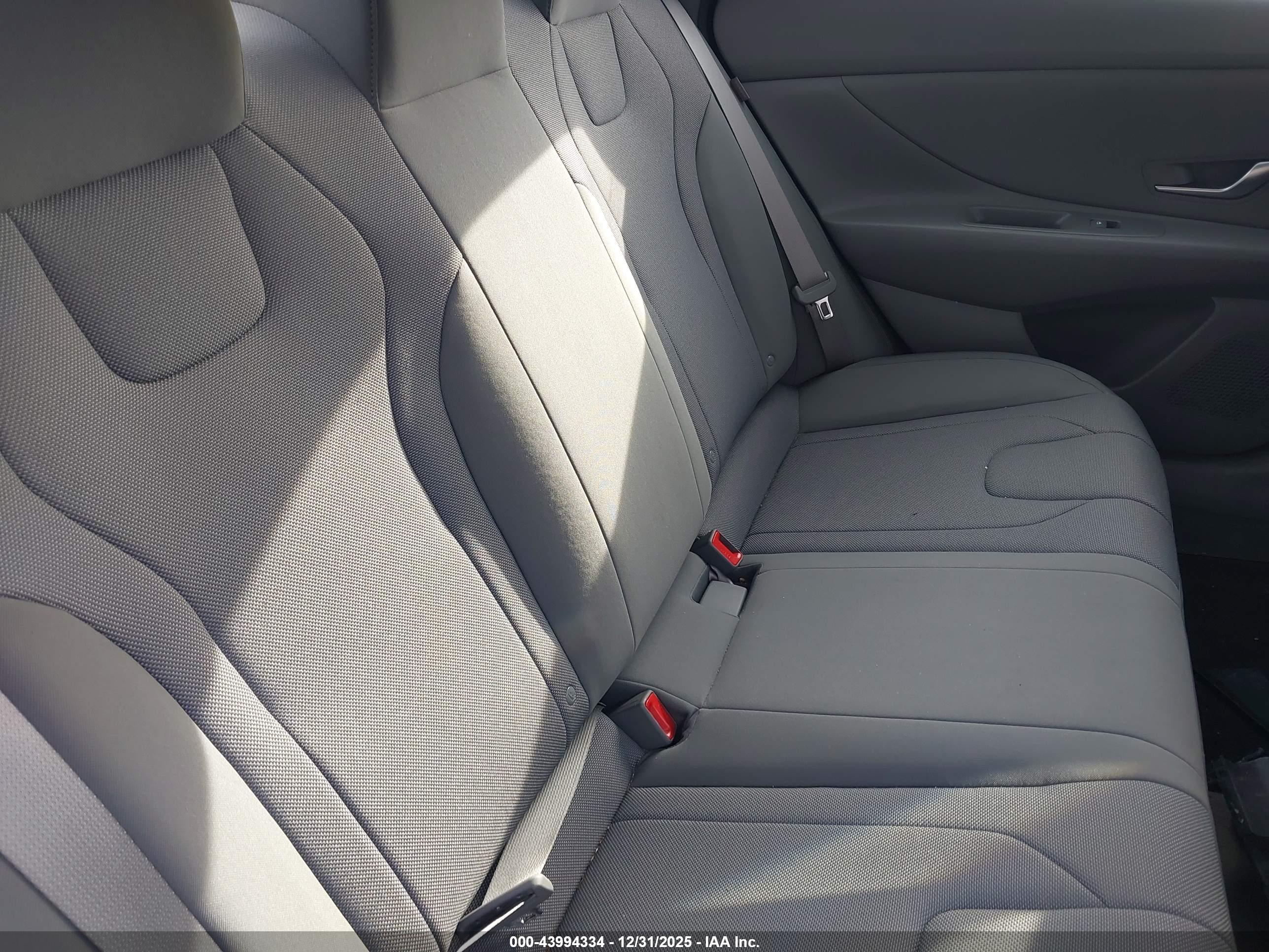 HYUNDAI ELANTRA image 8