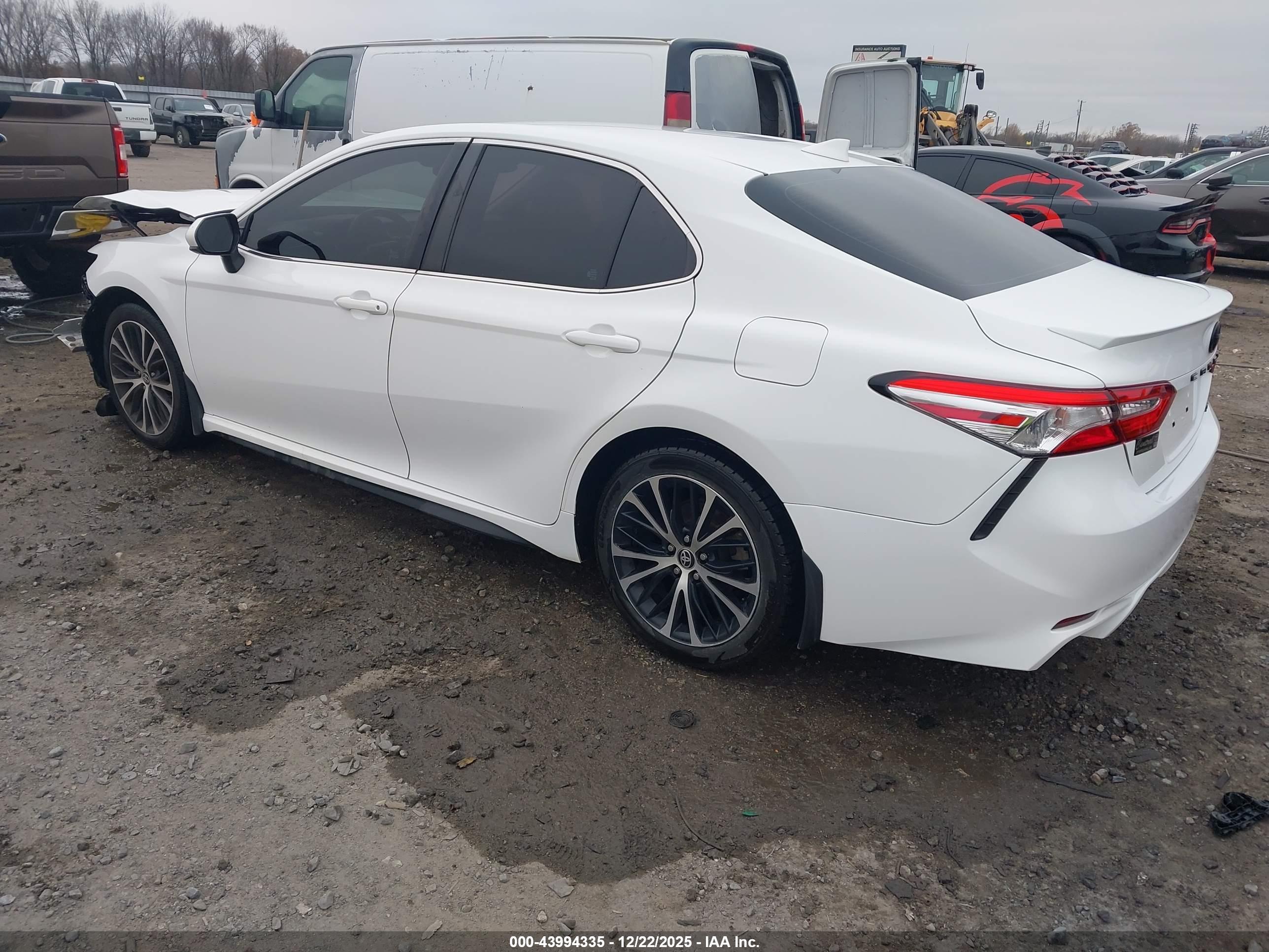 TOYOTA CAMRY image 3