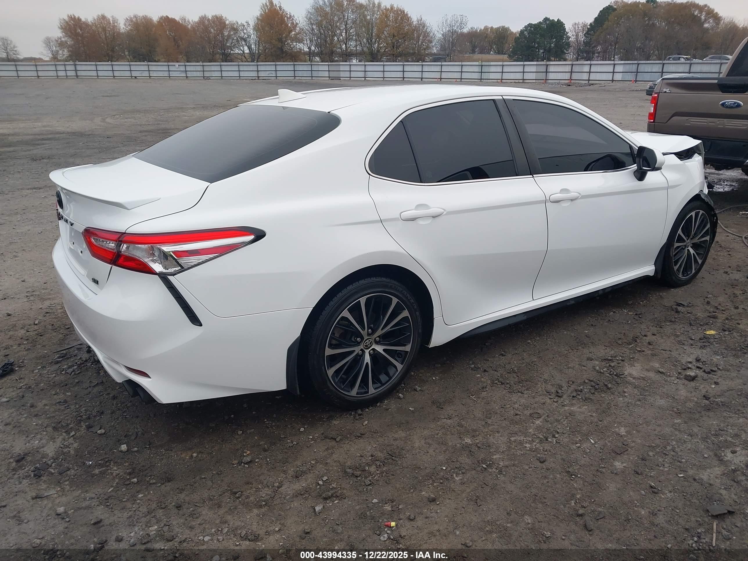 TOYOTA CAMRY image 4