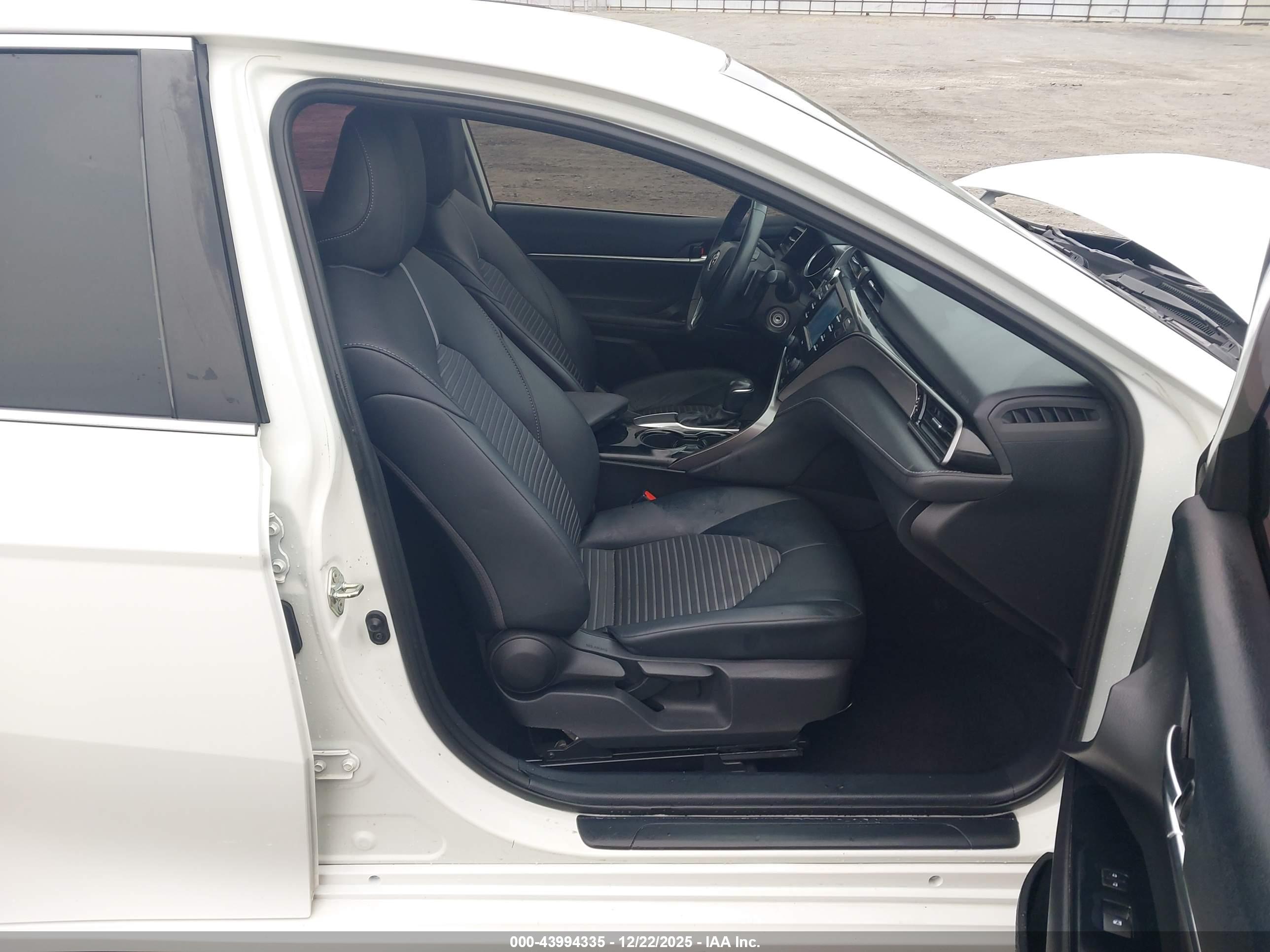 TOYOTA CAMRY image 5