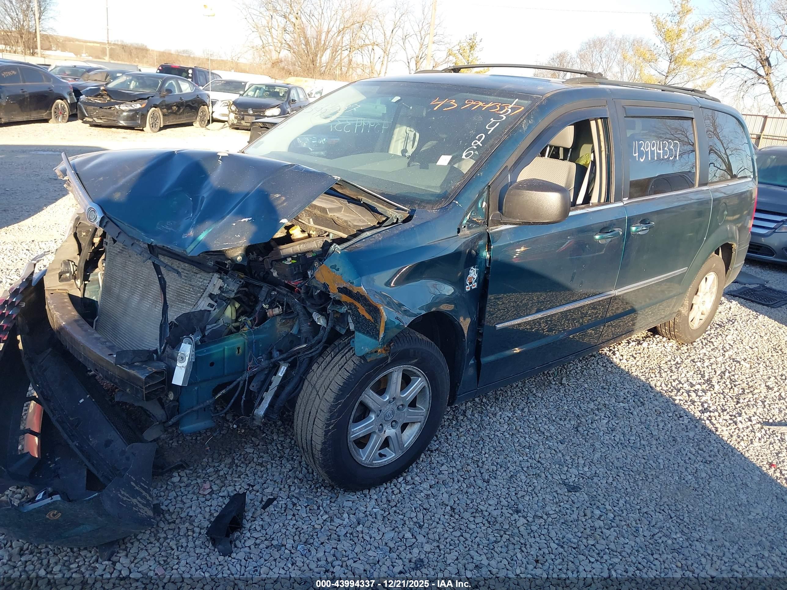 CHRYSLER TOWN image 2