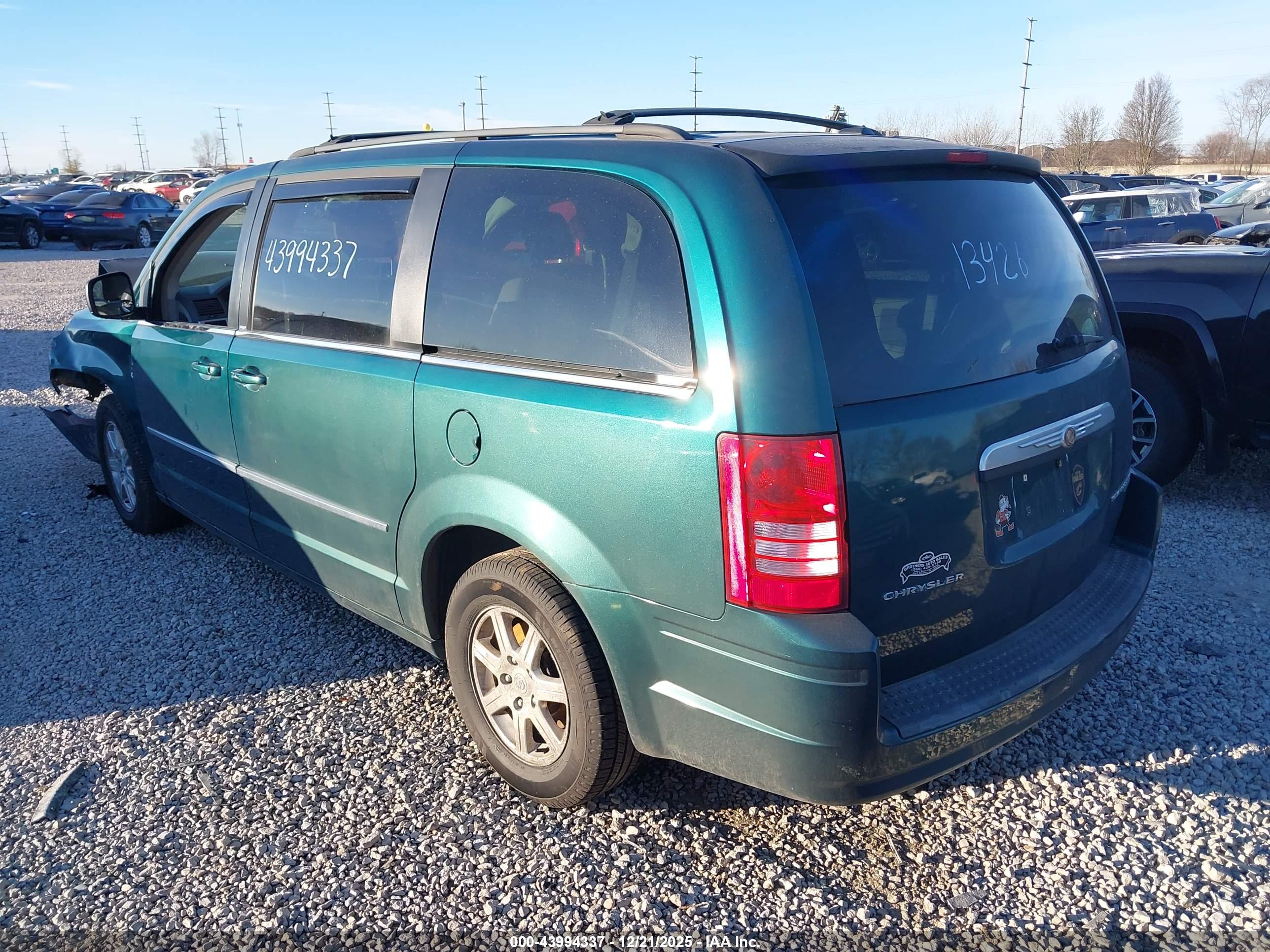 CHRYSLER TOWN image 3