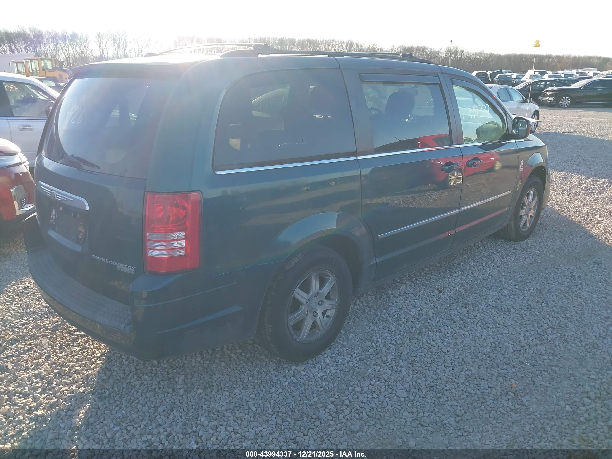 CHRYSLER TOWN image 4