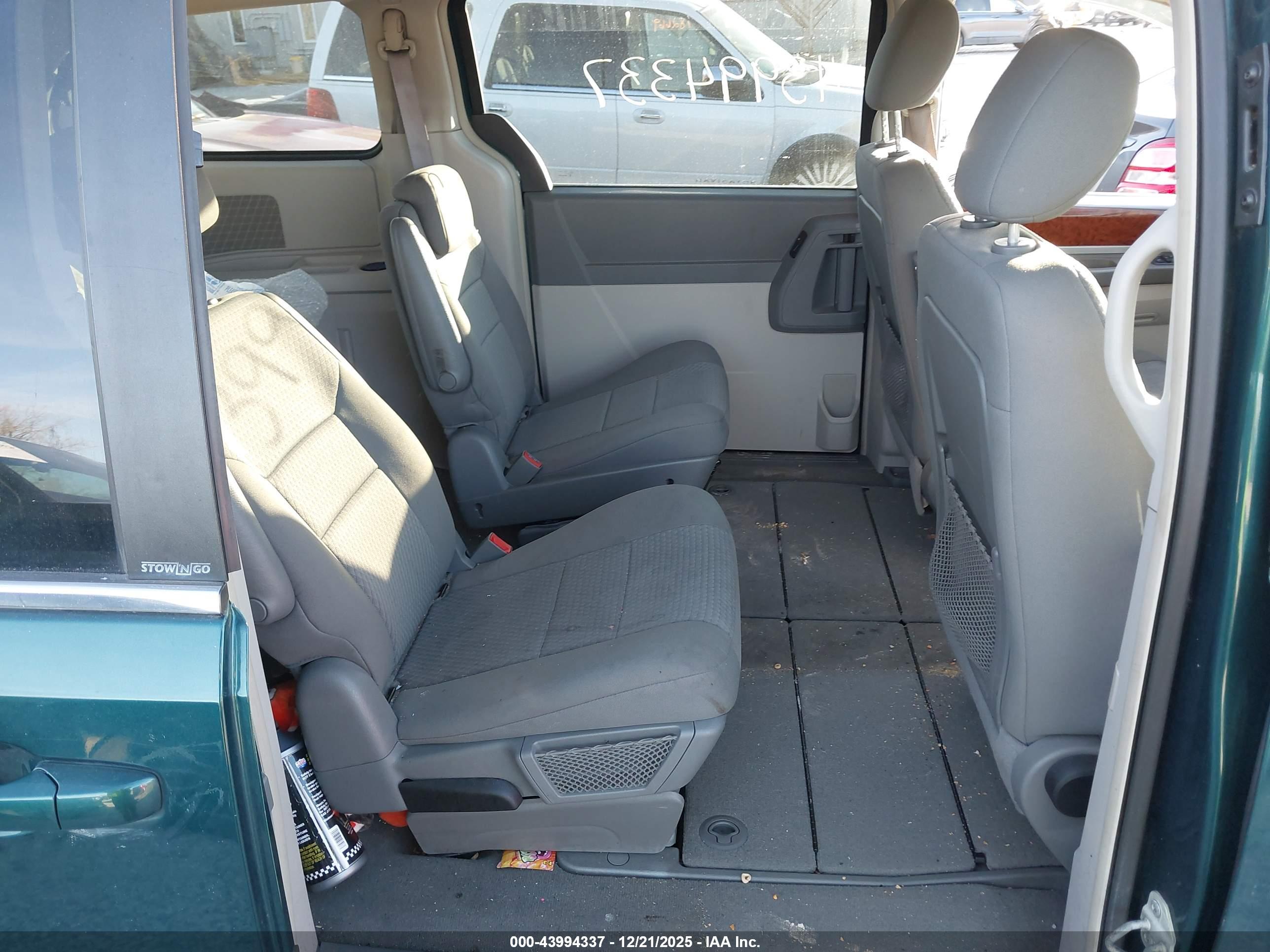 CHRYSLER TOWN image 8