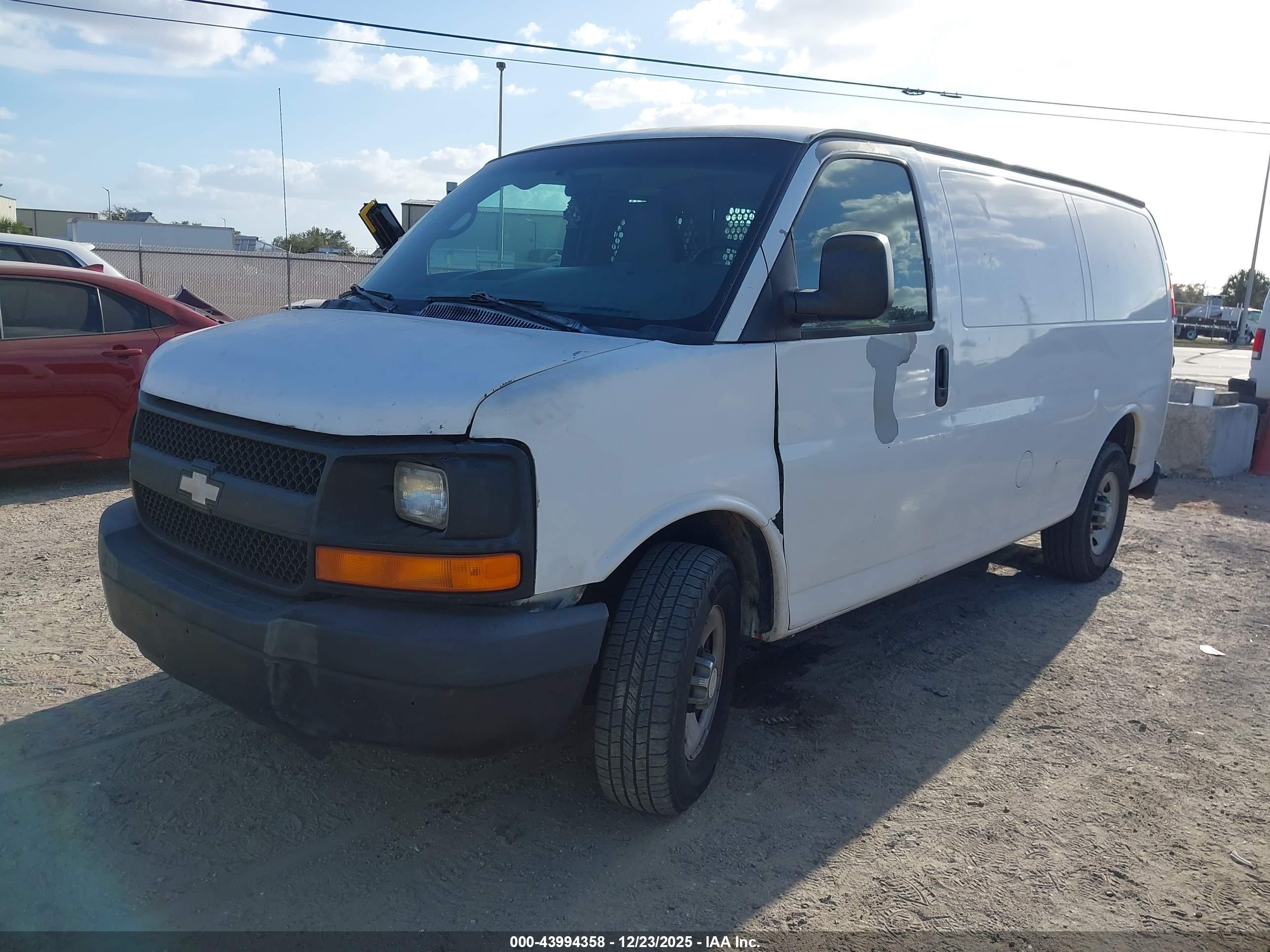 CHEVROLET EXPRESS image 2