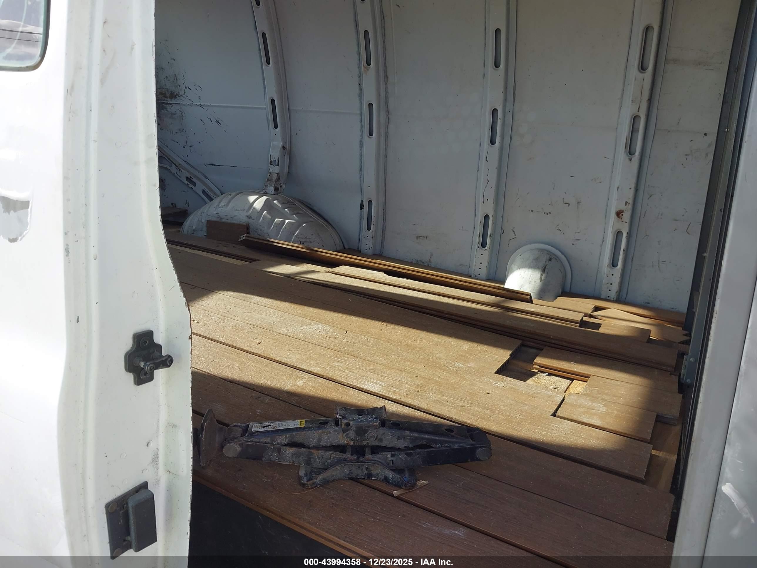 CHEVROLET EXPRESS image 8