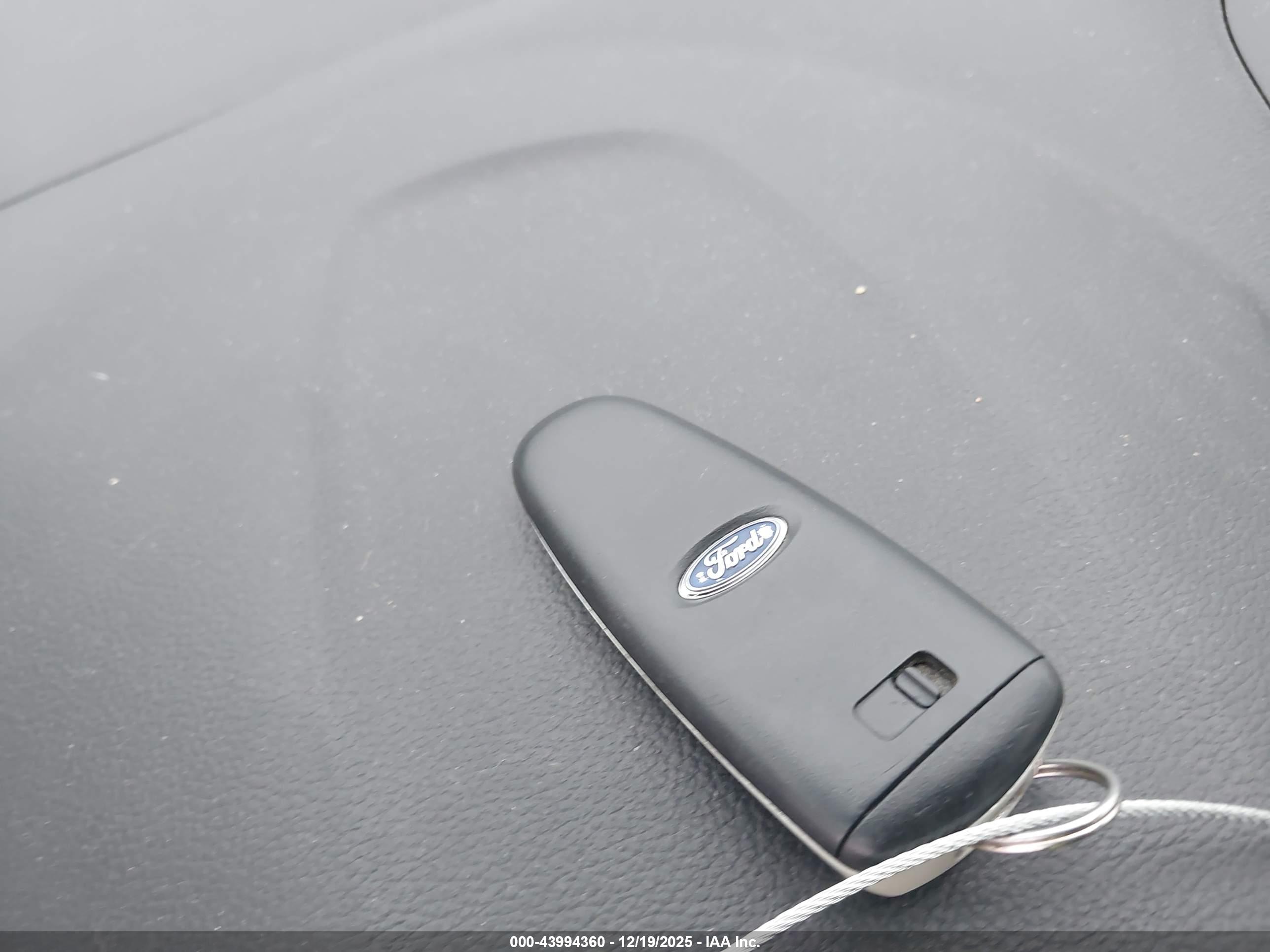 FORD C-MAX image 11