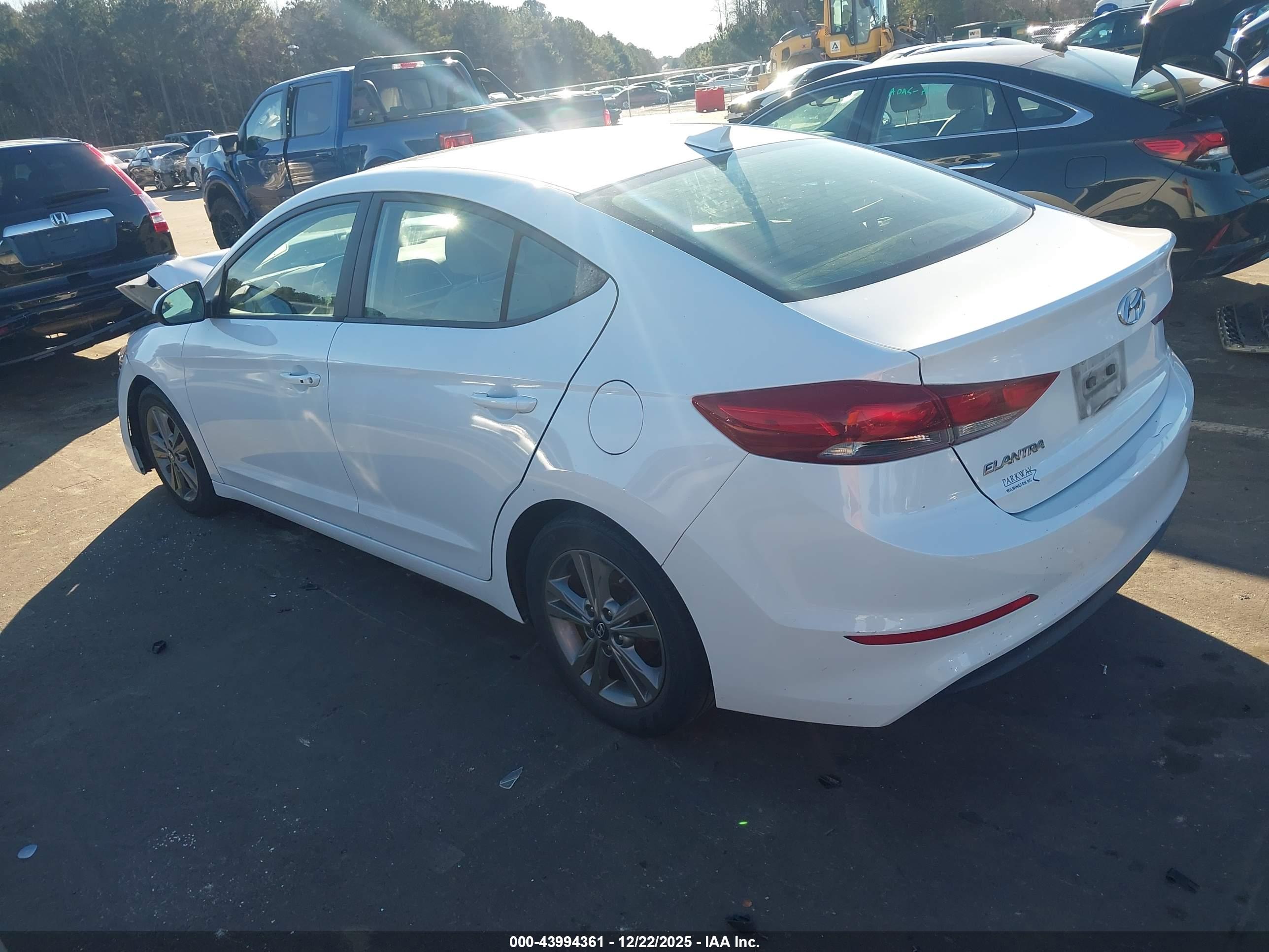 HYUNDAI ELANTRA image 3