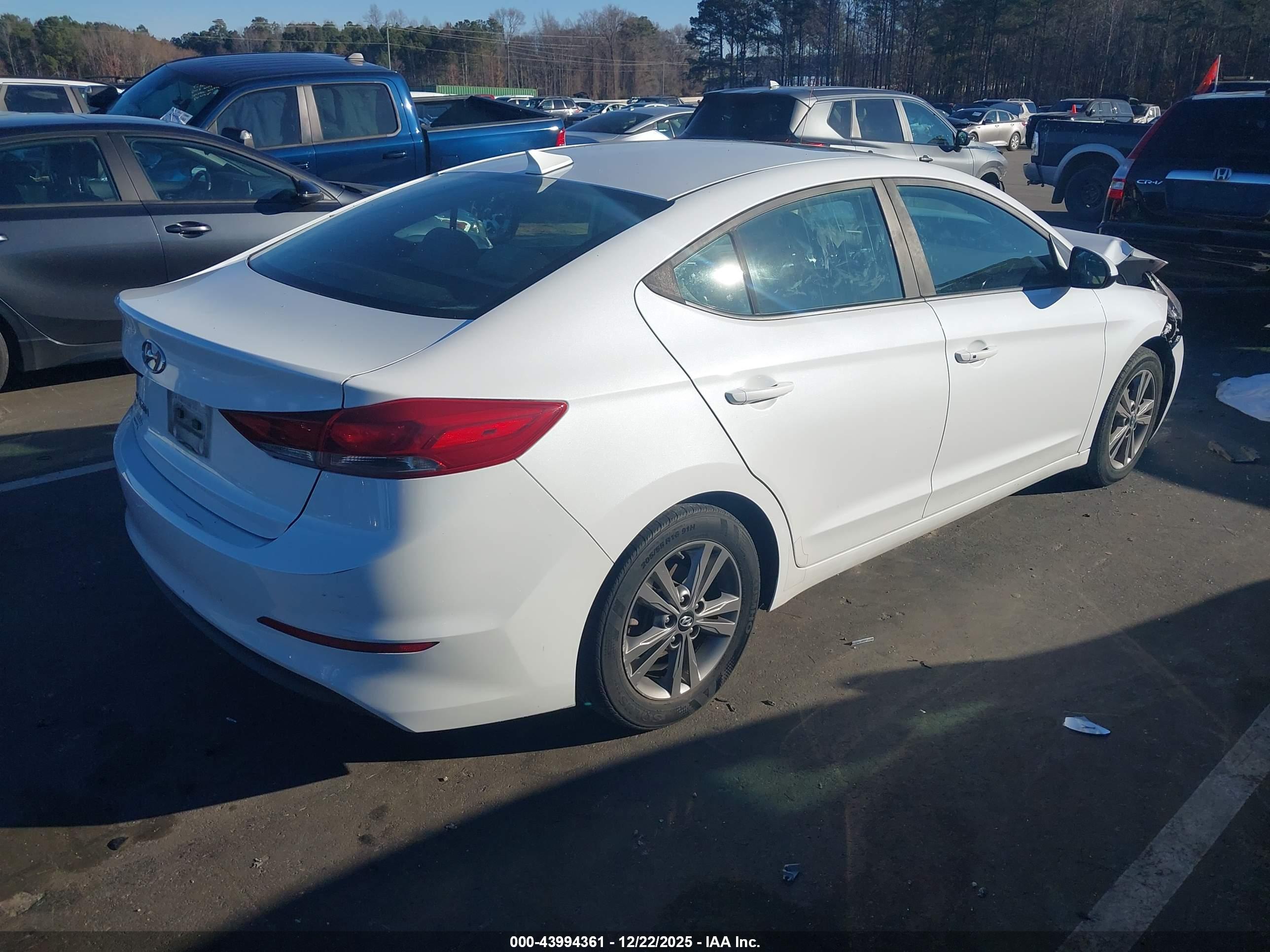 HYUNDAI ELANTRA image 4