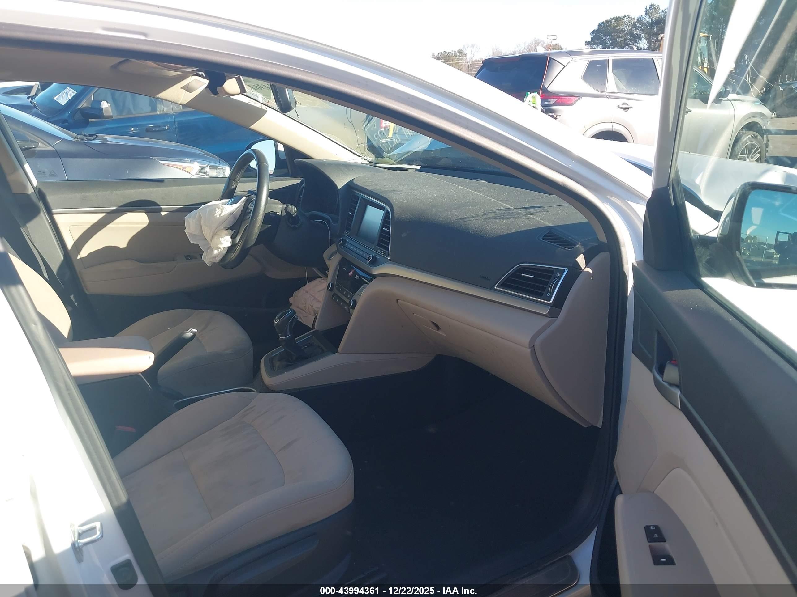 HYUNDAI ELANTRA image 5