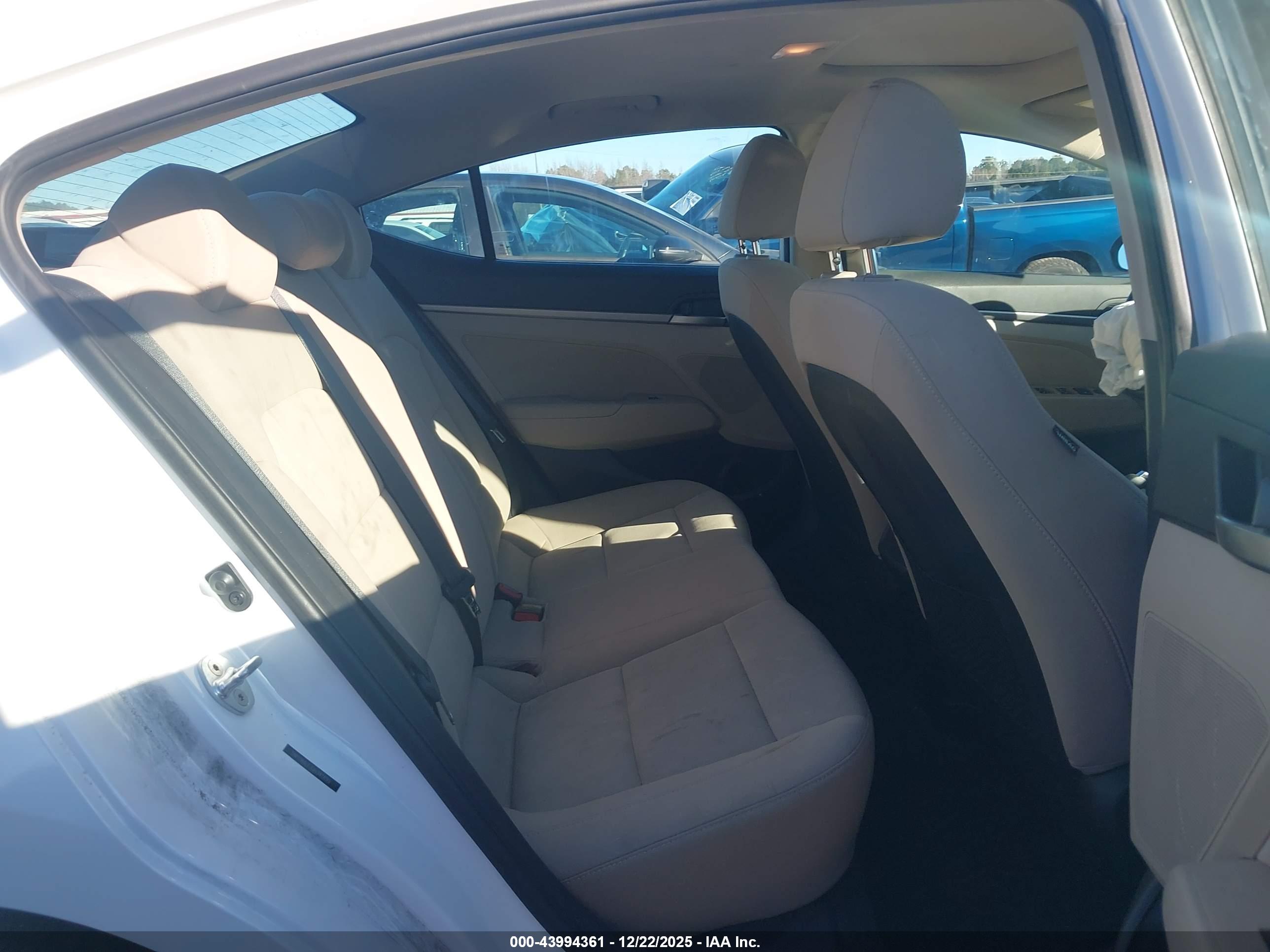 HYUNDAI ELANTRA image 8