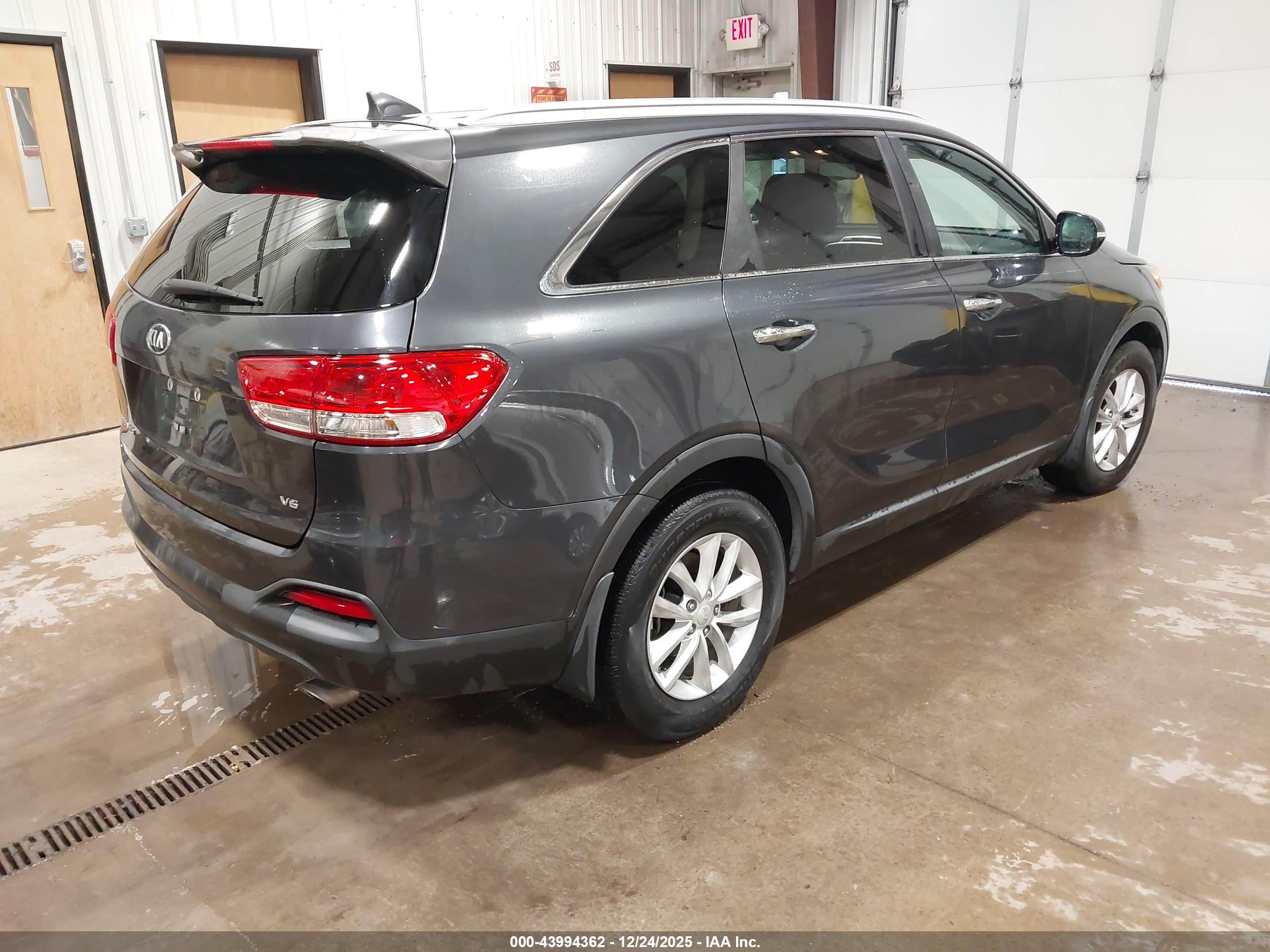 KIA SORENTO image 4