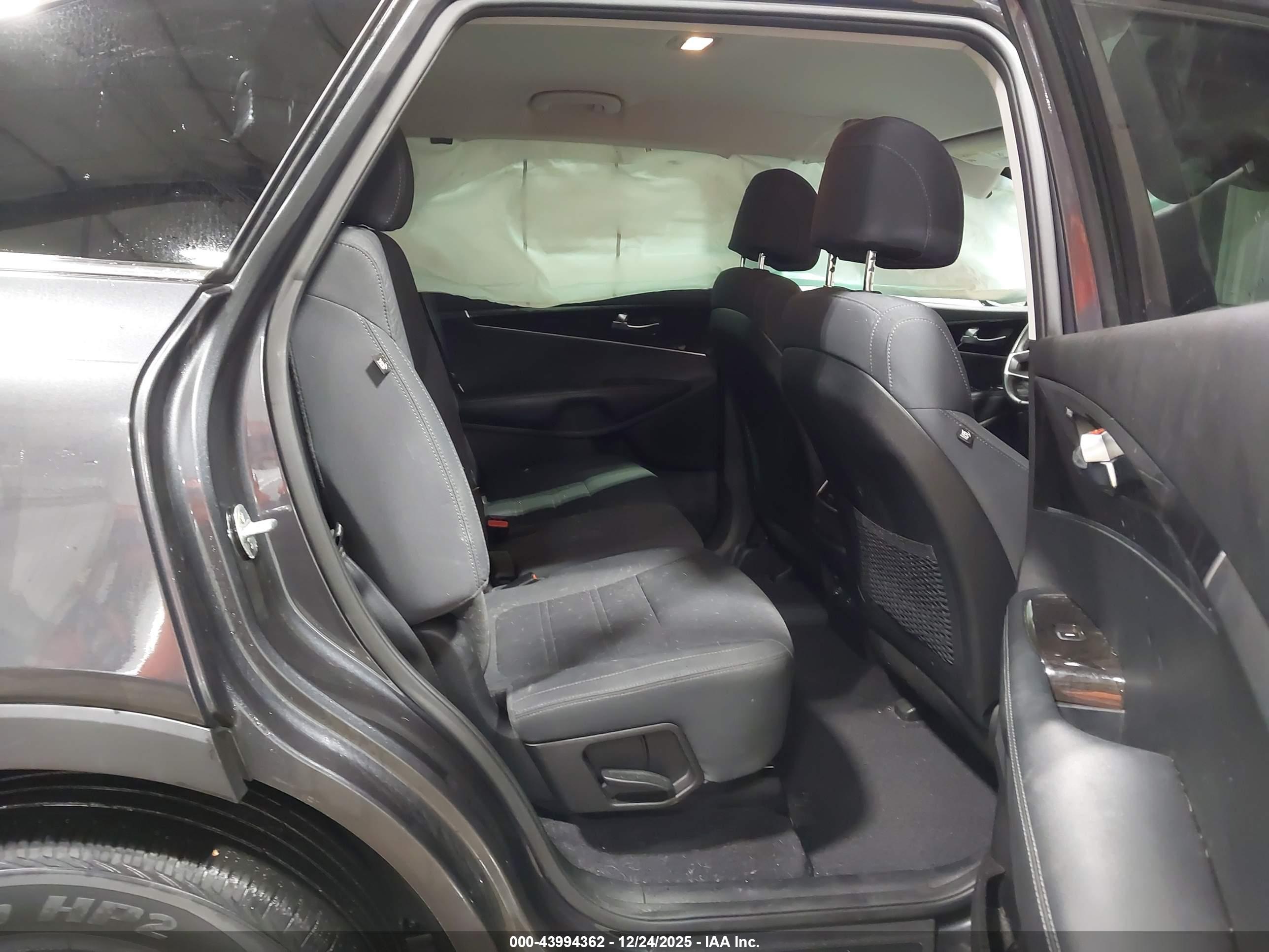 KIA SORENTO image 8