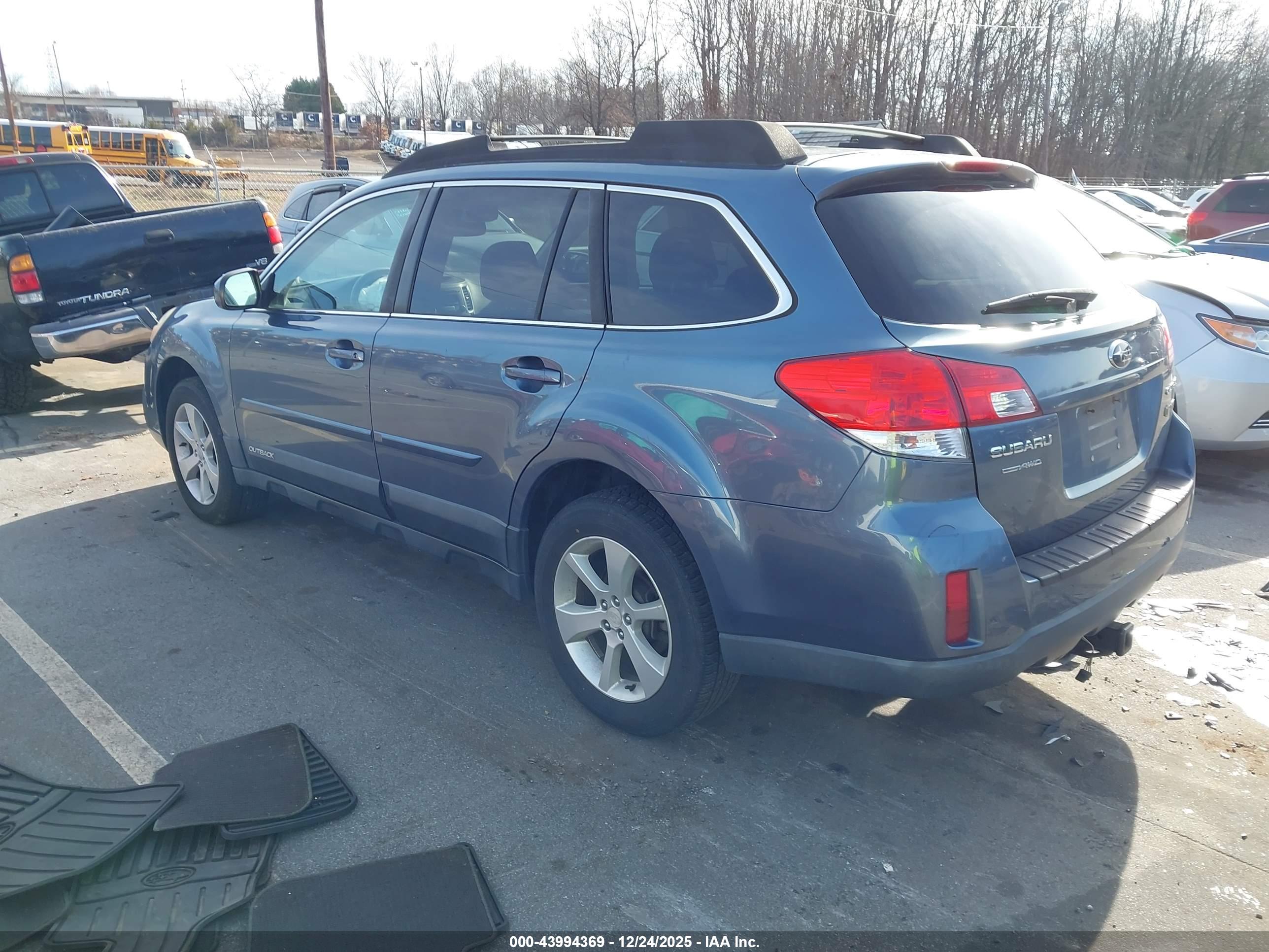 SUBARU OUTBACK image 3