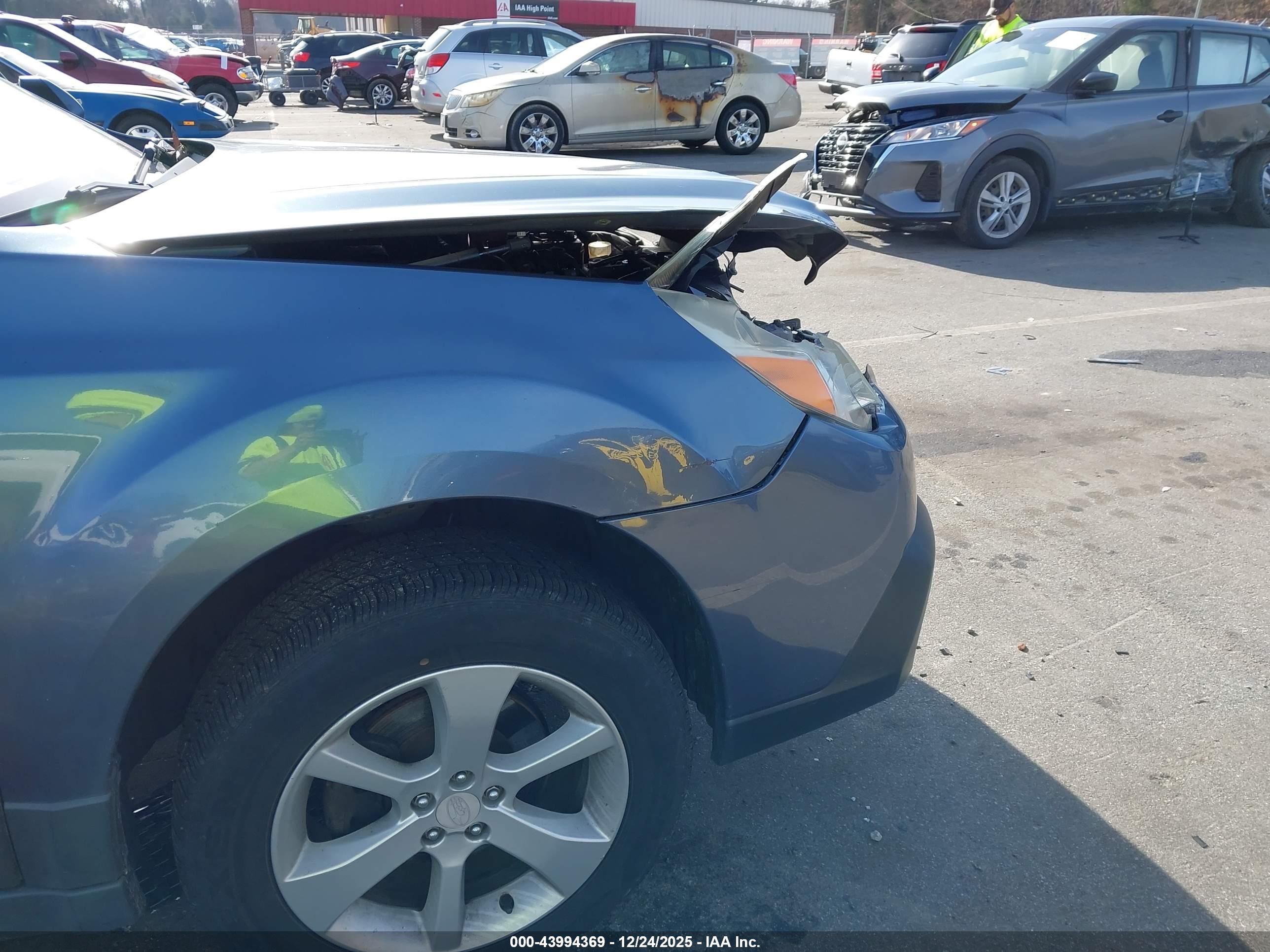 SUBARU OUTBACK image 6