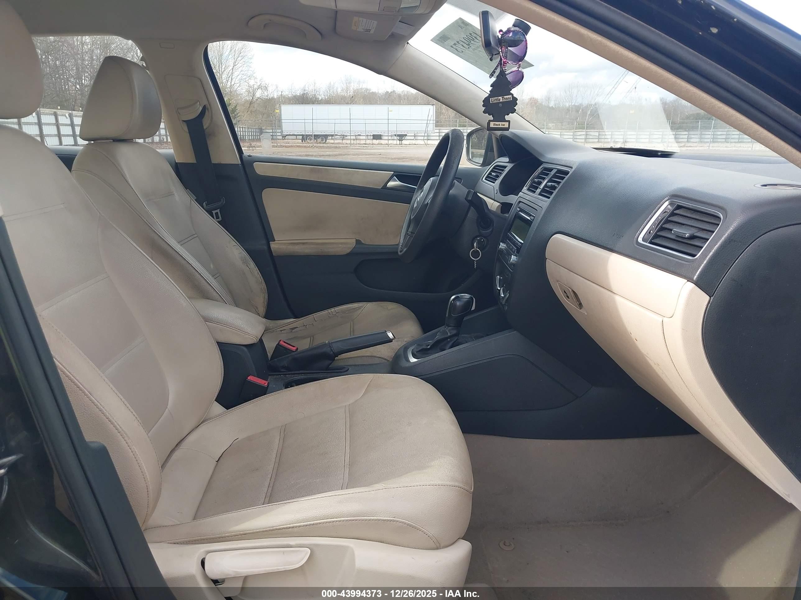 VOLKSWAGEN JETTA image 5