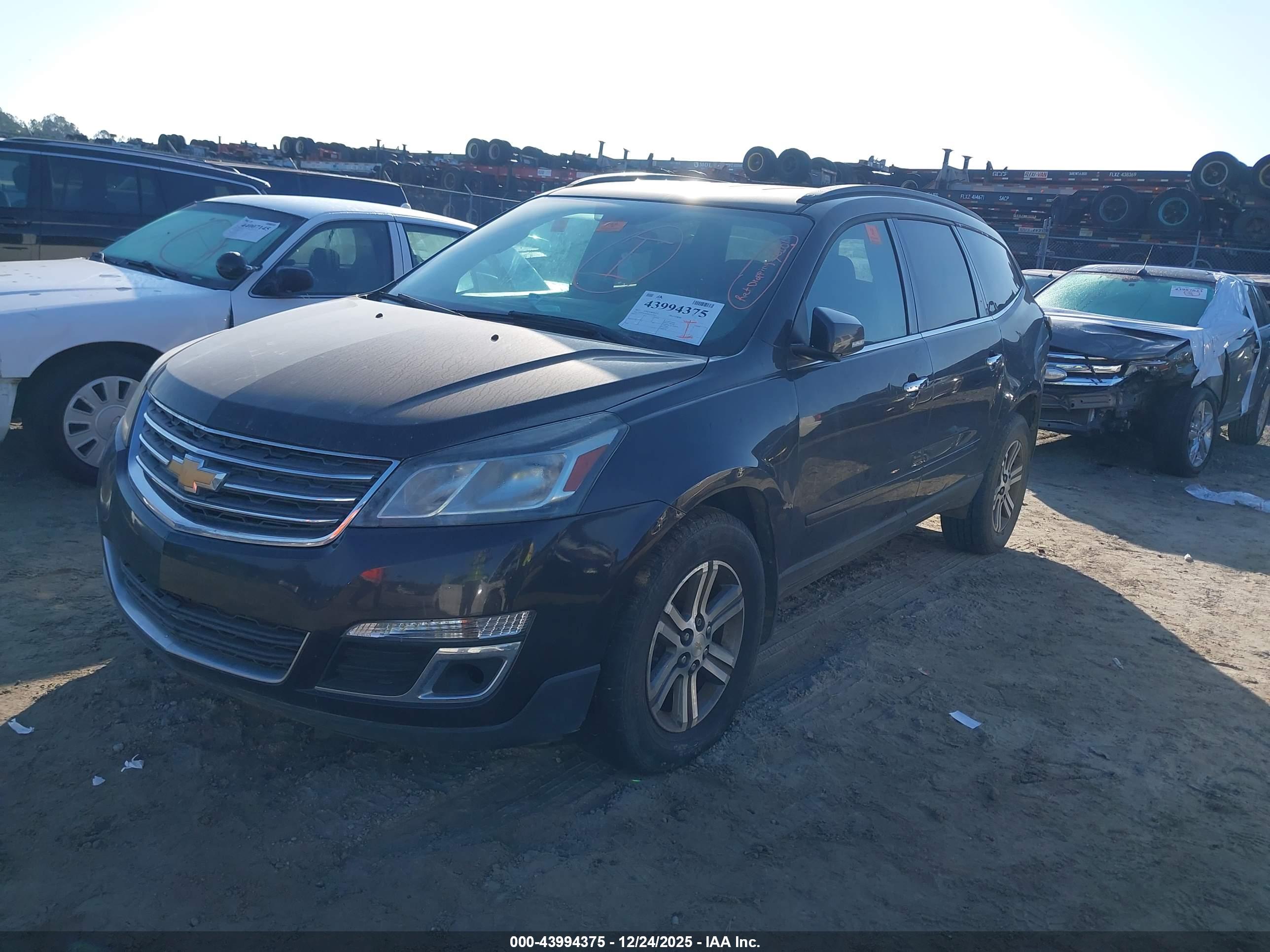 CHEVROLET TRAVERSE image 2