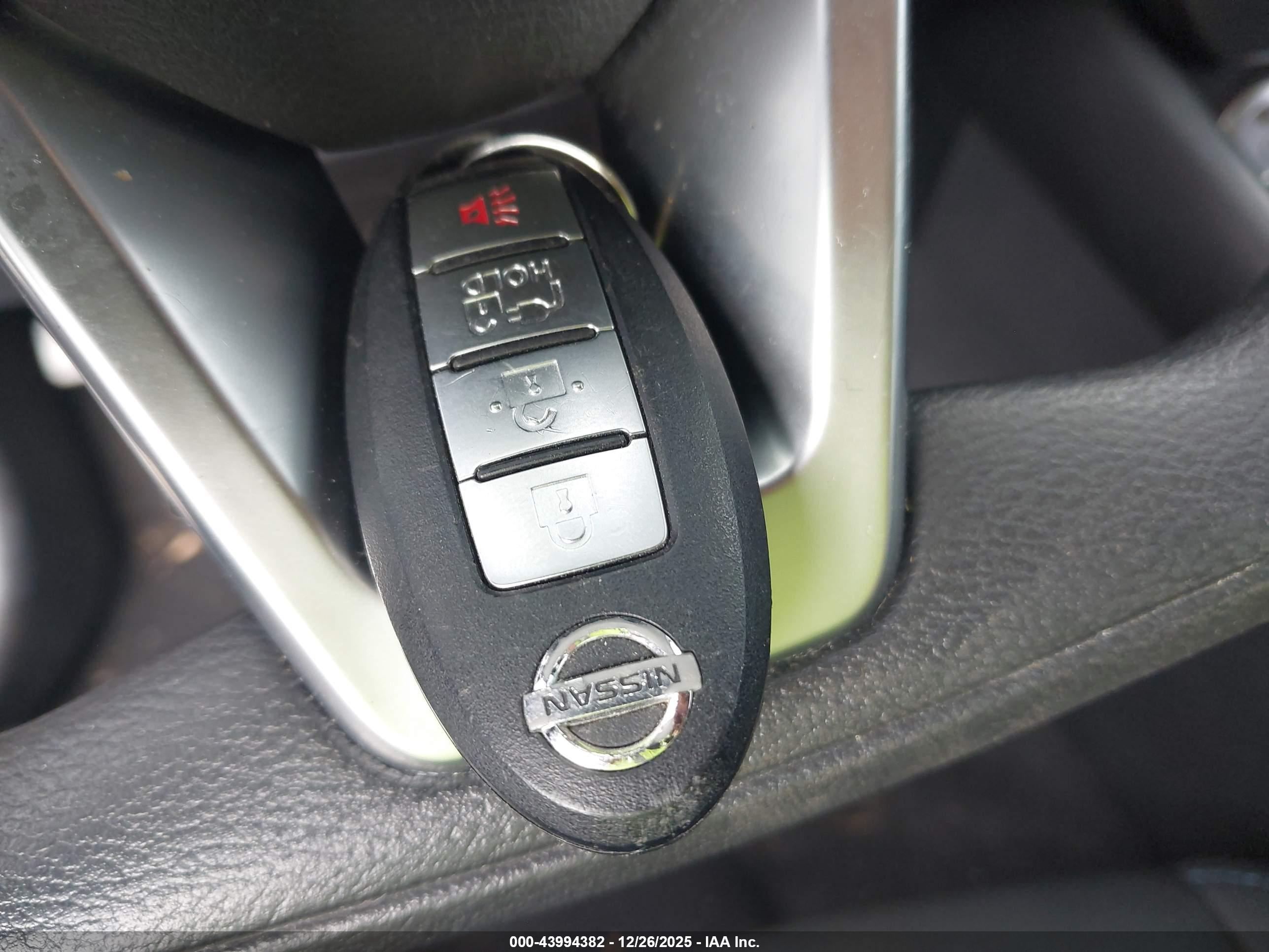 NISSAN LEAF image 11