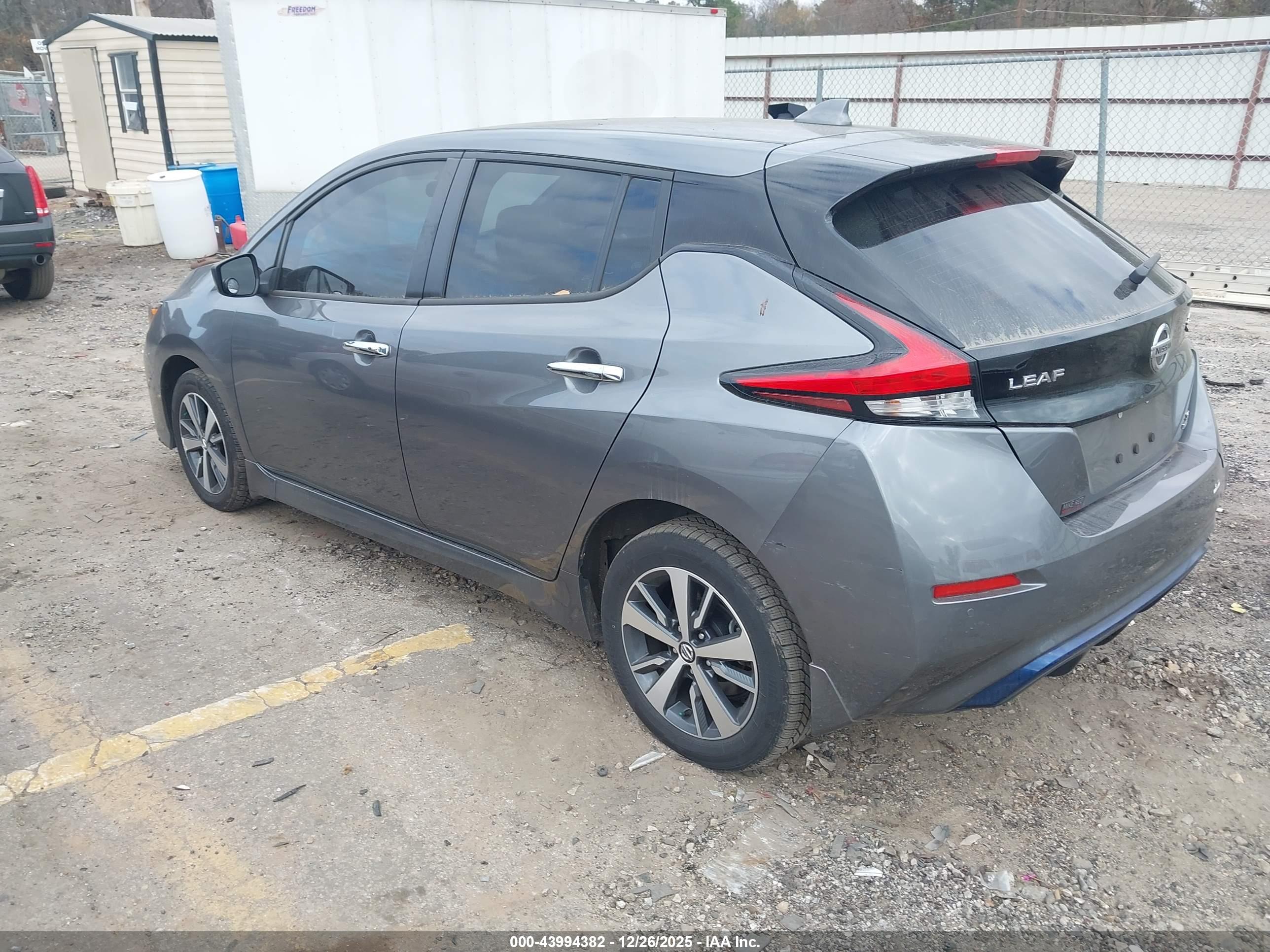NISSAN LEAF image 3