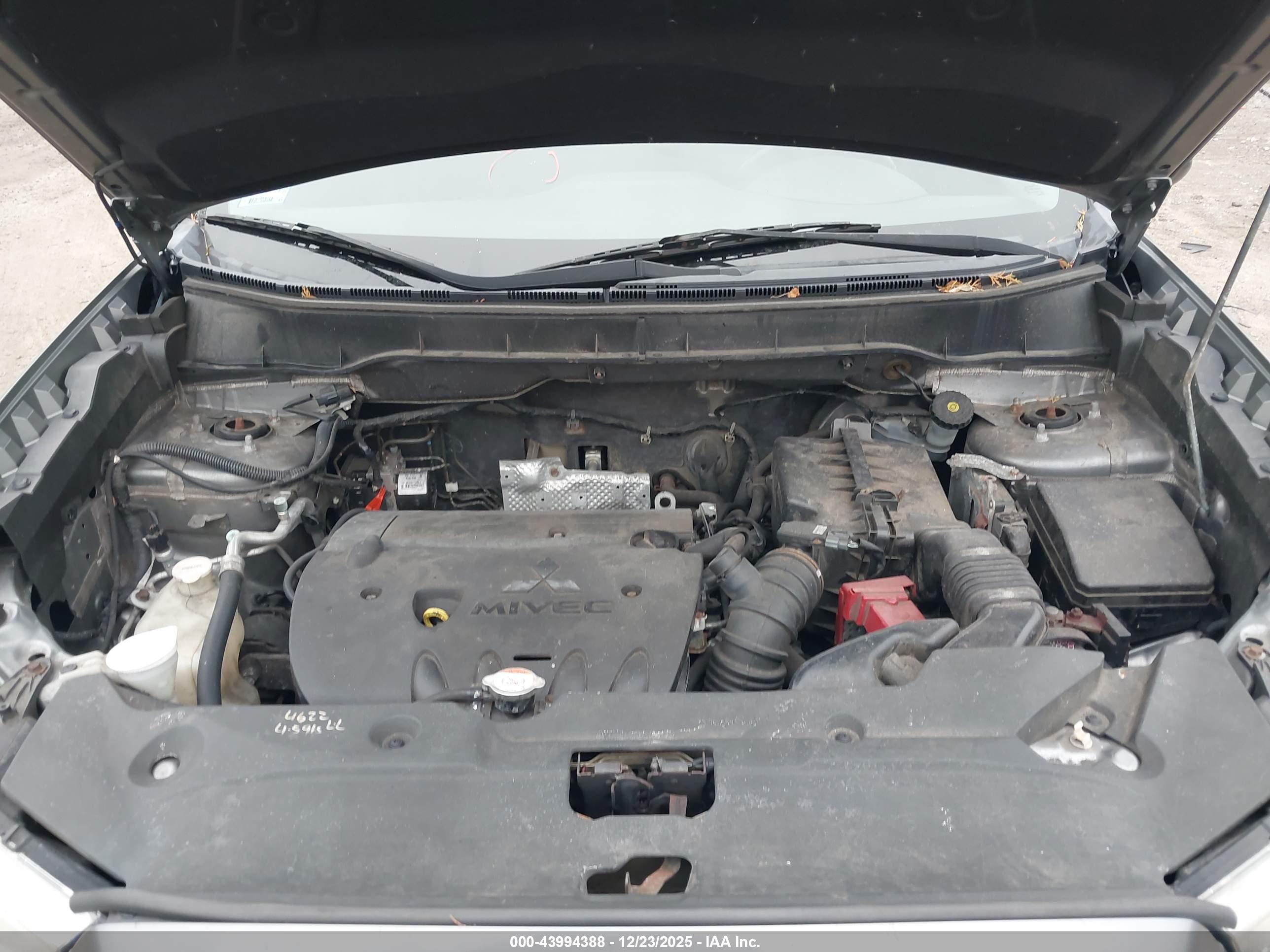 MITSUBISHI OUTLANDER image 10