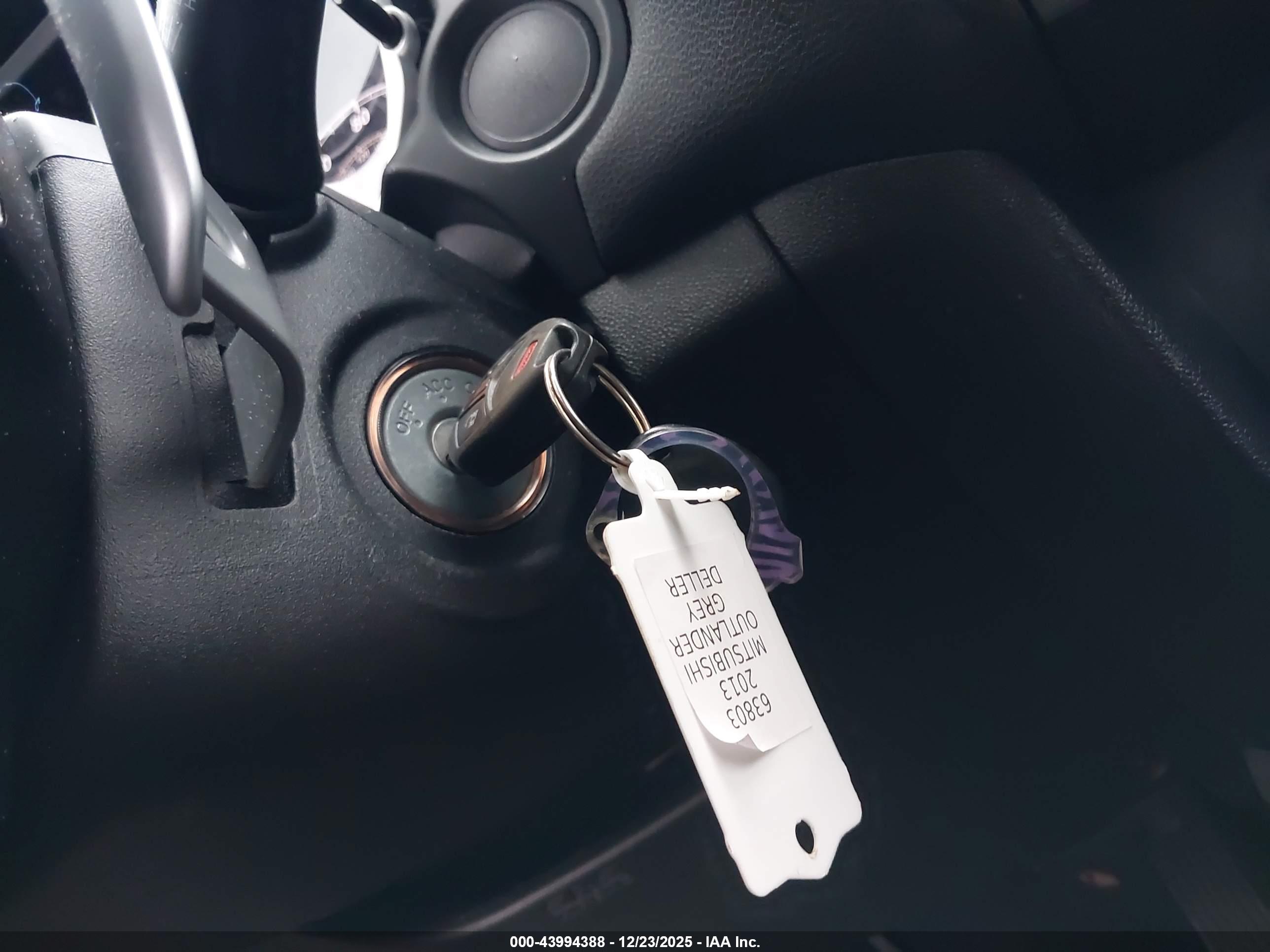 MITSUBISHI OUTLANDER image 11