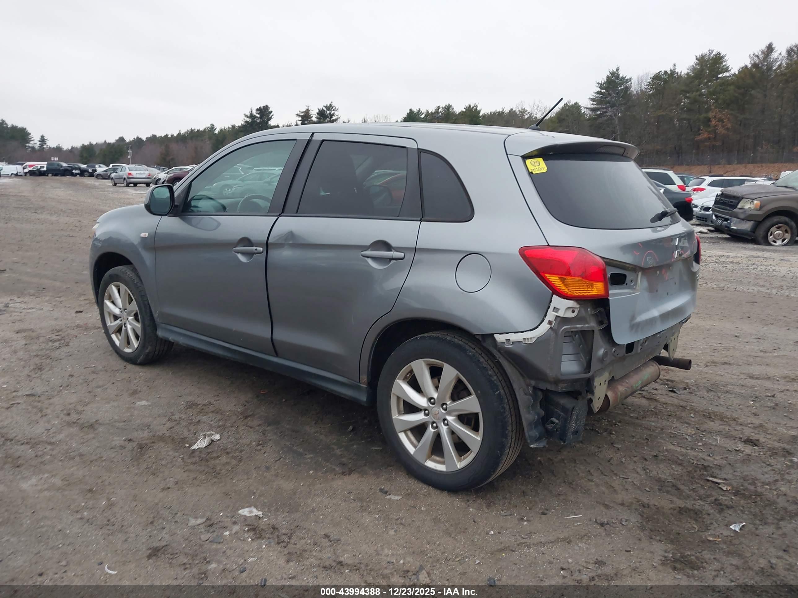 MITSUBISHI OUTLANDER image 3