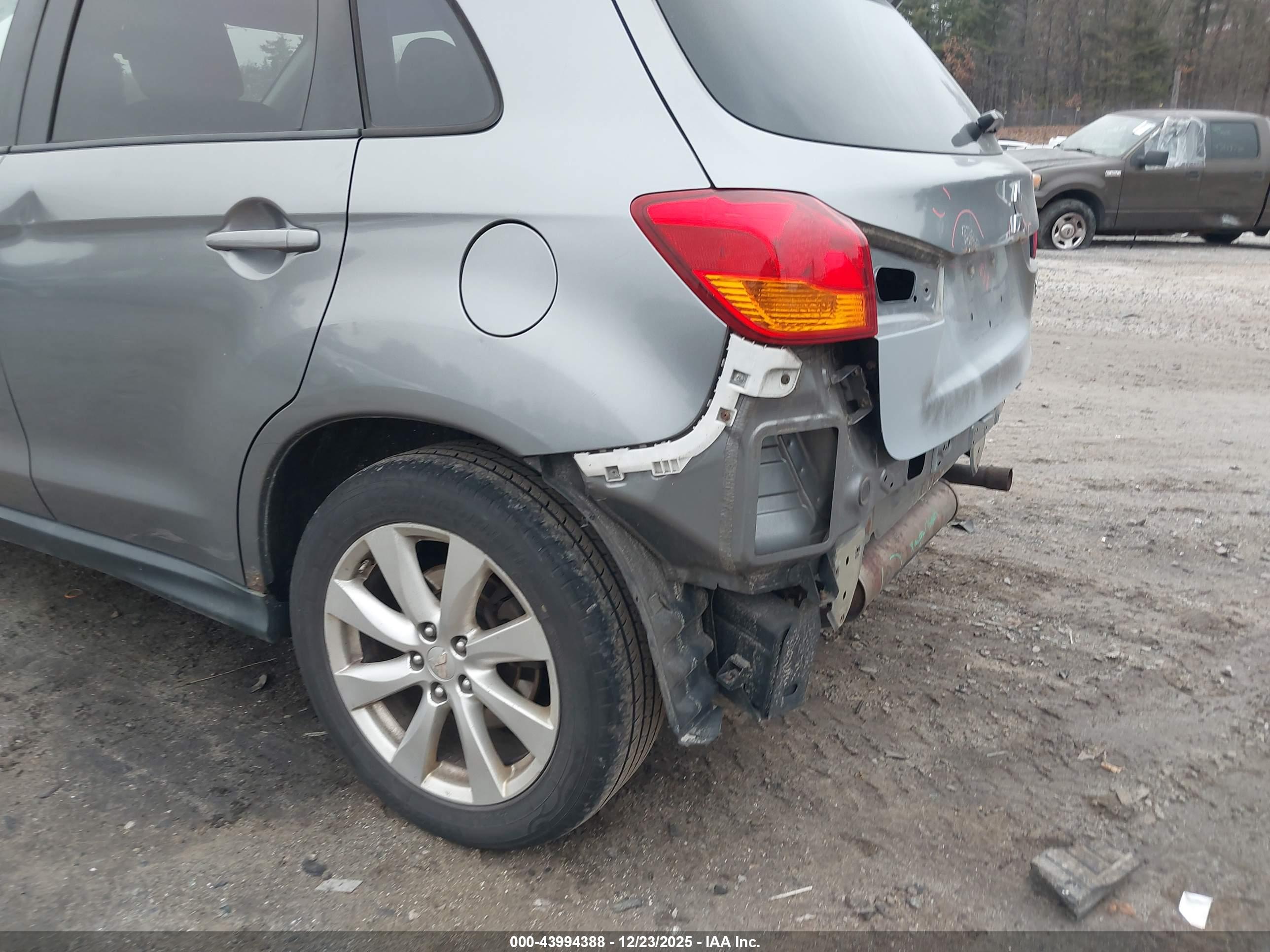 MITSUBISHI OUTLANDER image 6