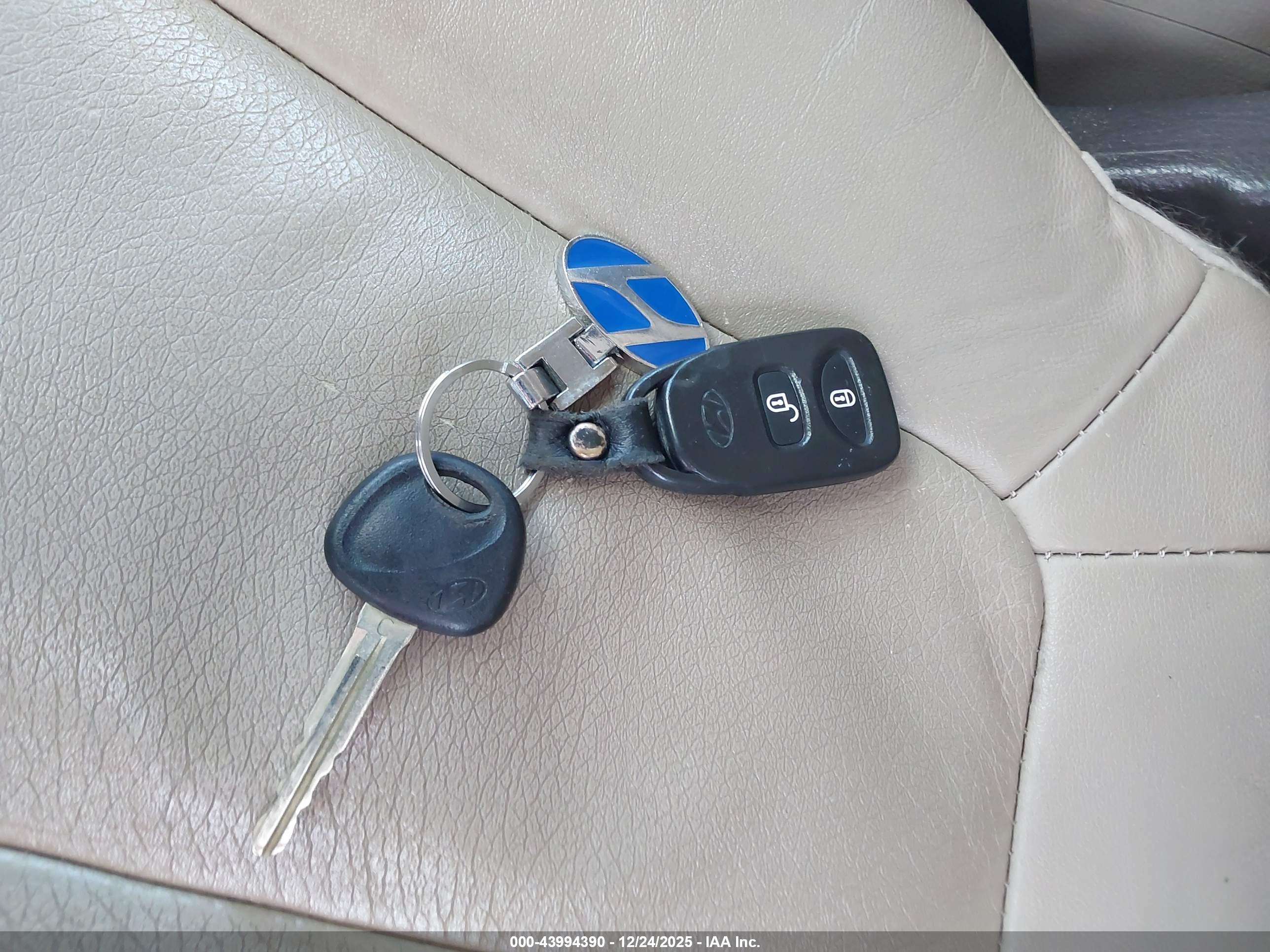 HYUNDAI SANTA image 11