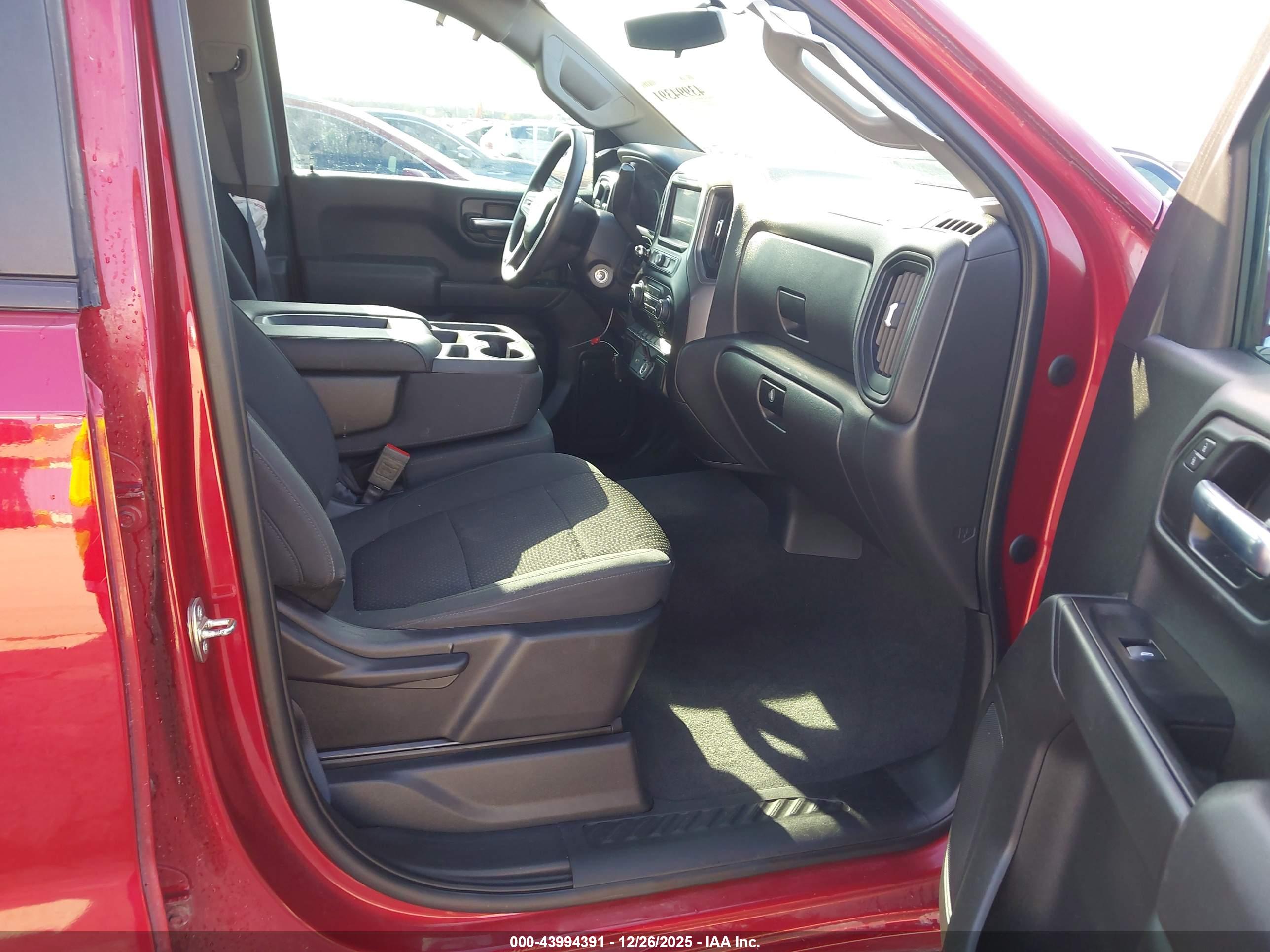 CHEVROLET SILVERADO image 5