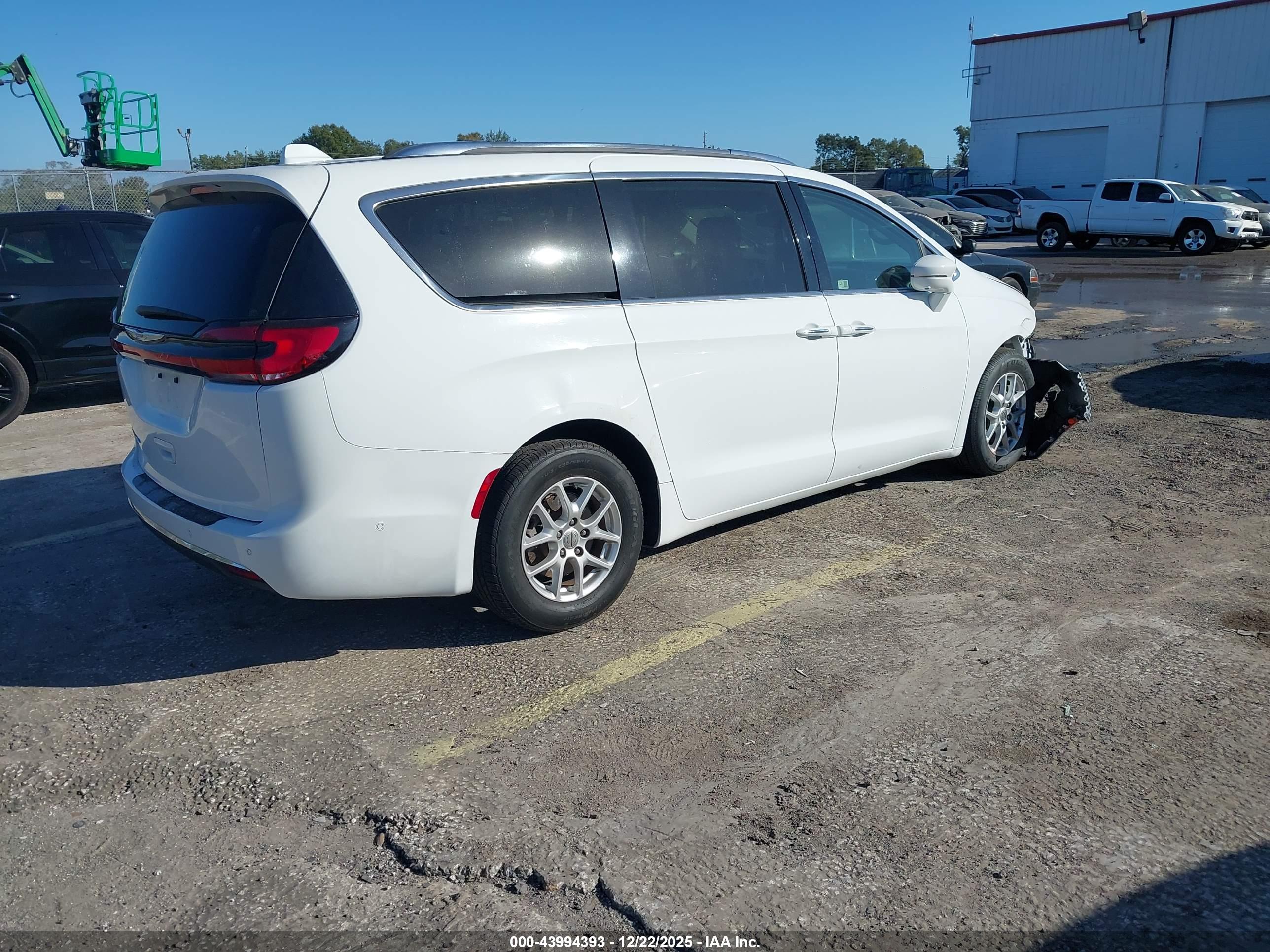 CHRYSLER PACIFICA image 4