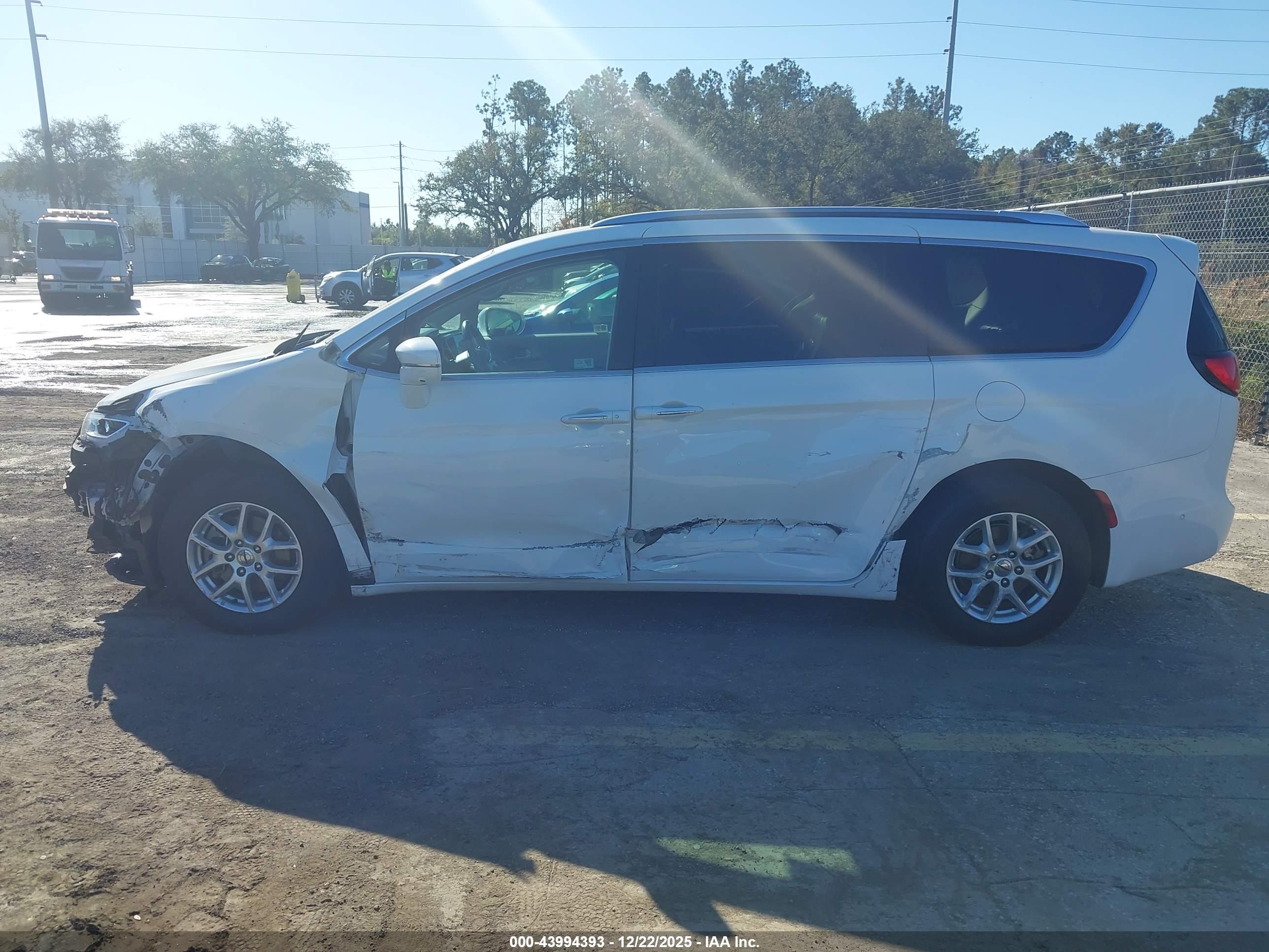 CHRYSLER PACIFICA image 6