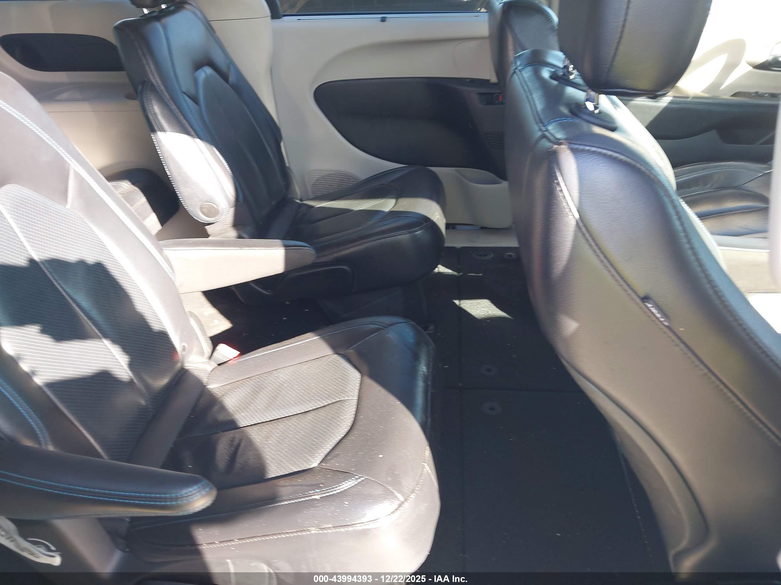 CHRYSLER PACIFICA image 8