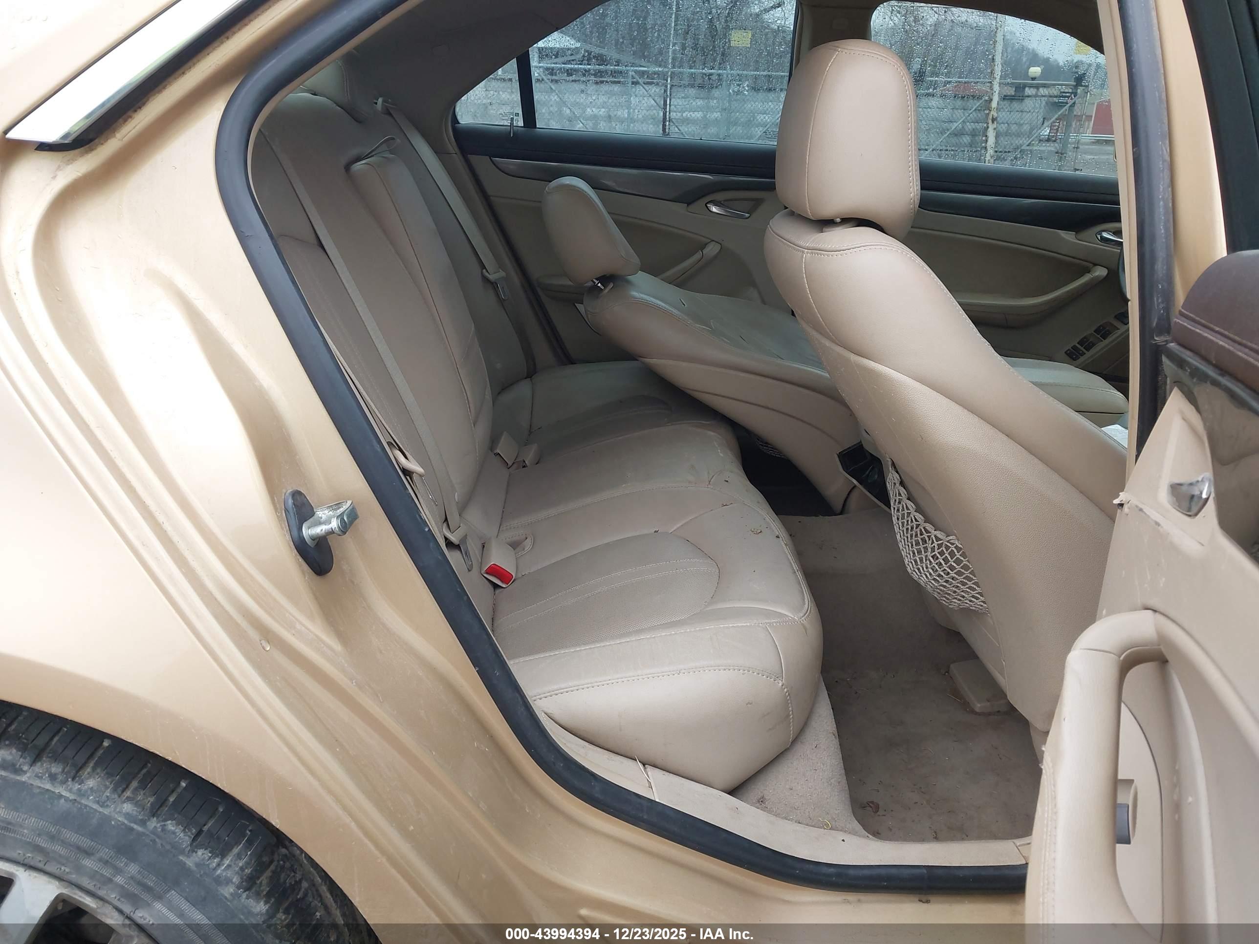 CADILLAC CTS image 8