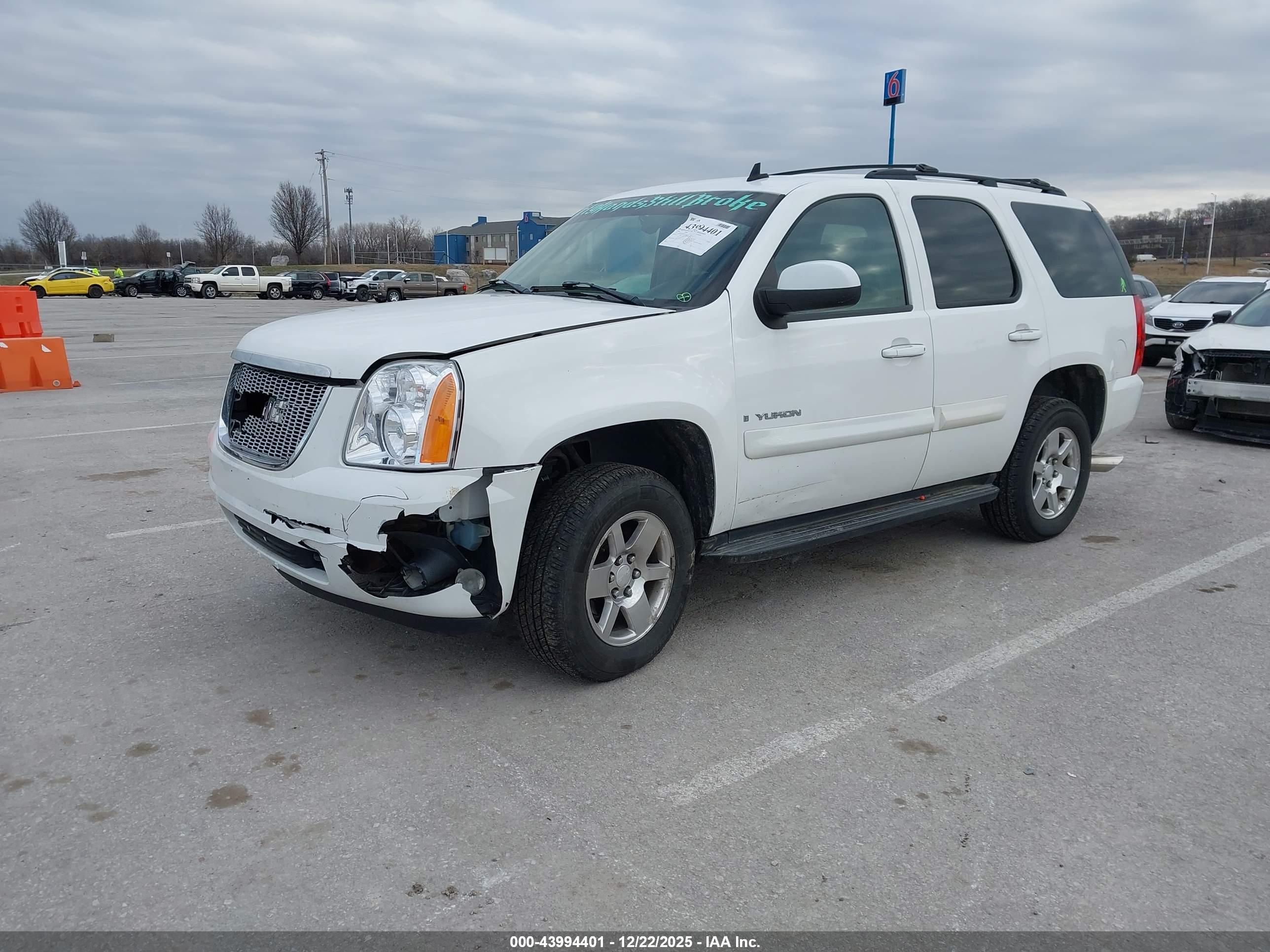 GMC YUKON image 2