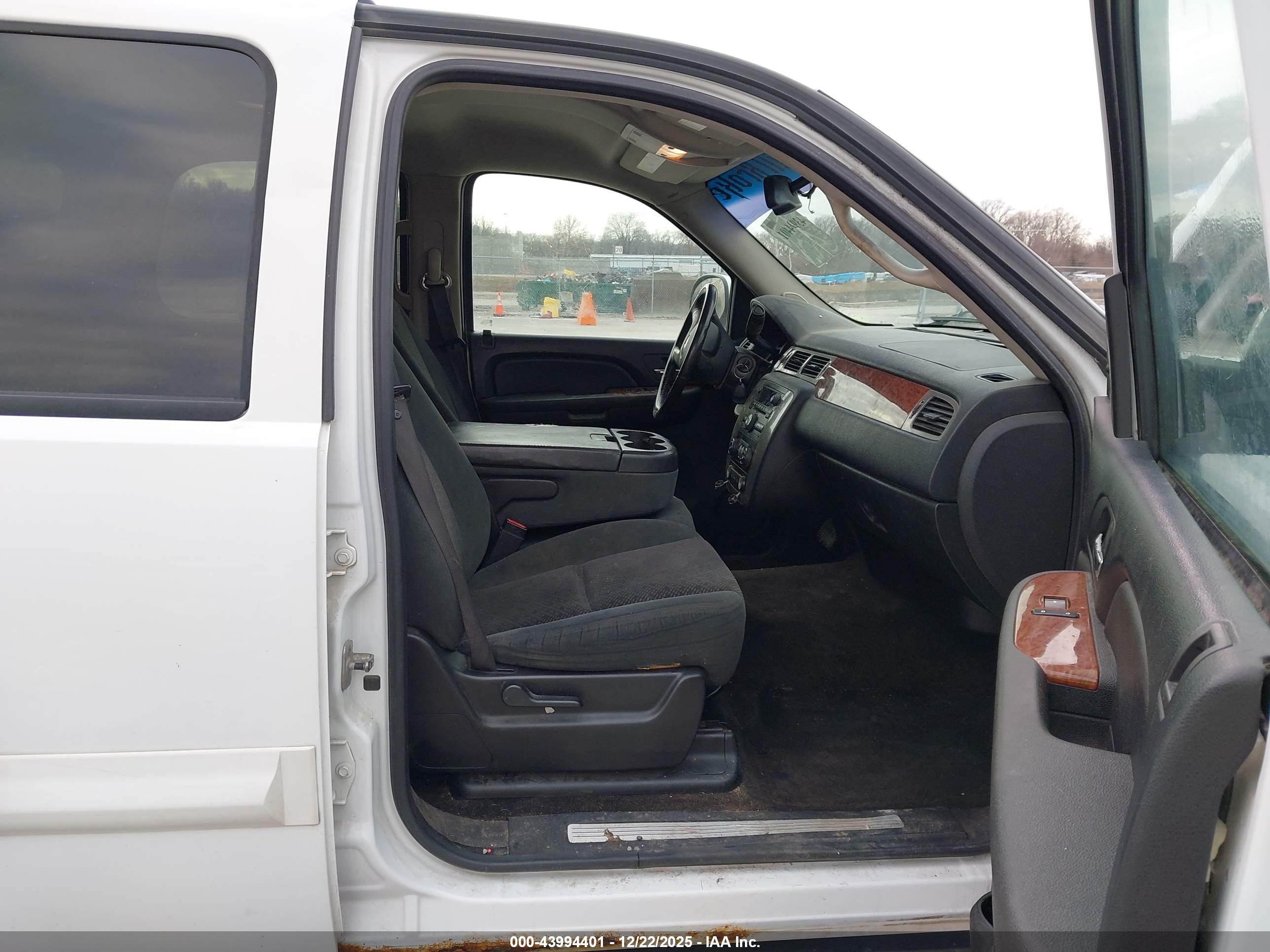 GMC YUKON image 5